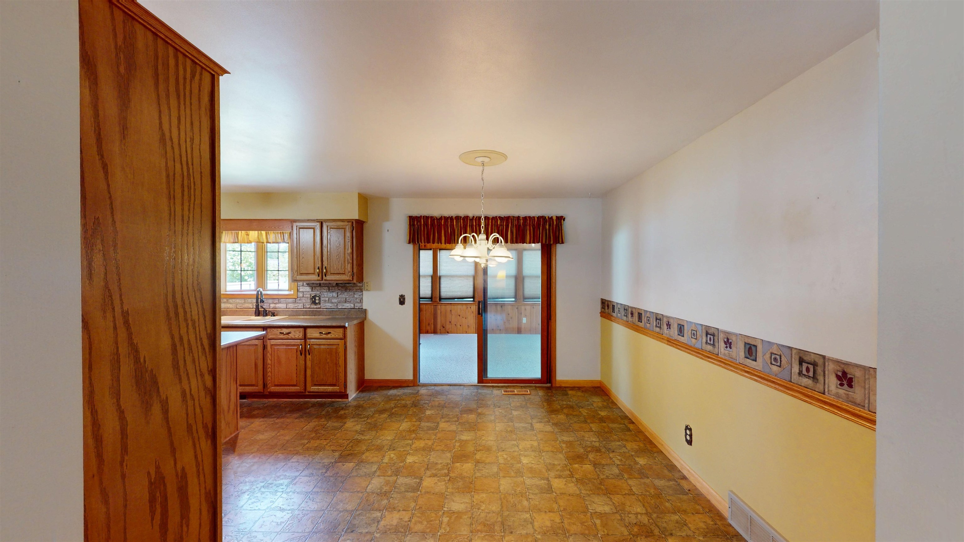 2711 S WASHINGTON AVENUE, Marshfield, Wisconsin 54449, 3 Bedrooms Bedrooms, ,1 BathroomBathrooms,Residential,For Sale,2711 S WASHINGTON AVENUE,22603531