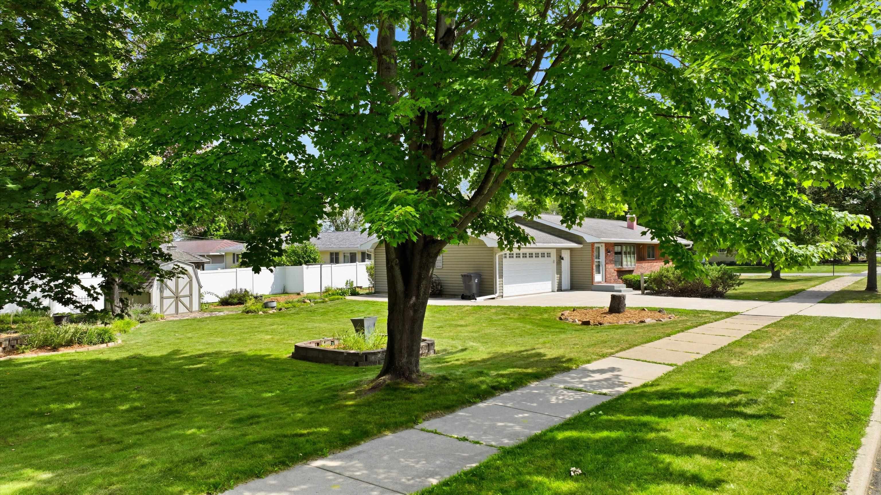 2711 S WASHINGTON AVENUE, Marshfield, Wisconsin 54449, 3 Bedrooms Bedrooms, ,1 BathroomBathrooms,Residential,For Sale,2711 S WASHINGTON AVENUE,22603531
