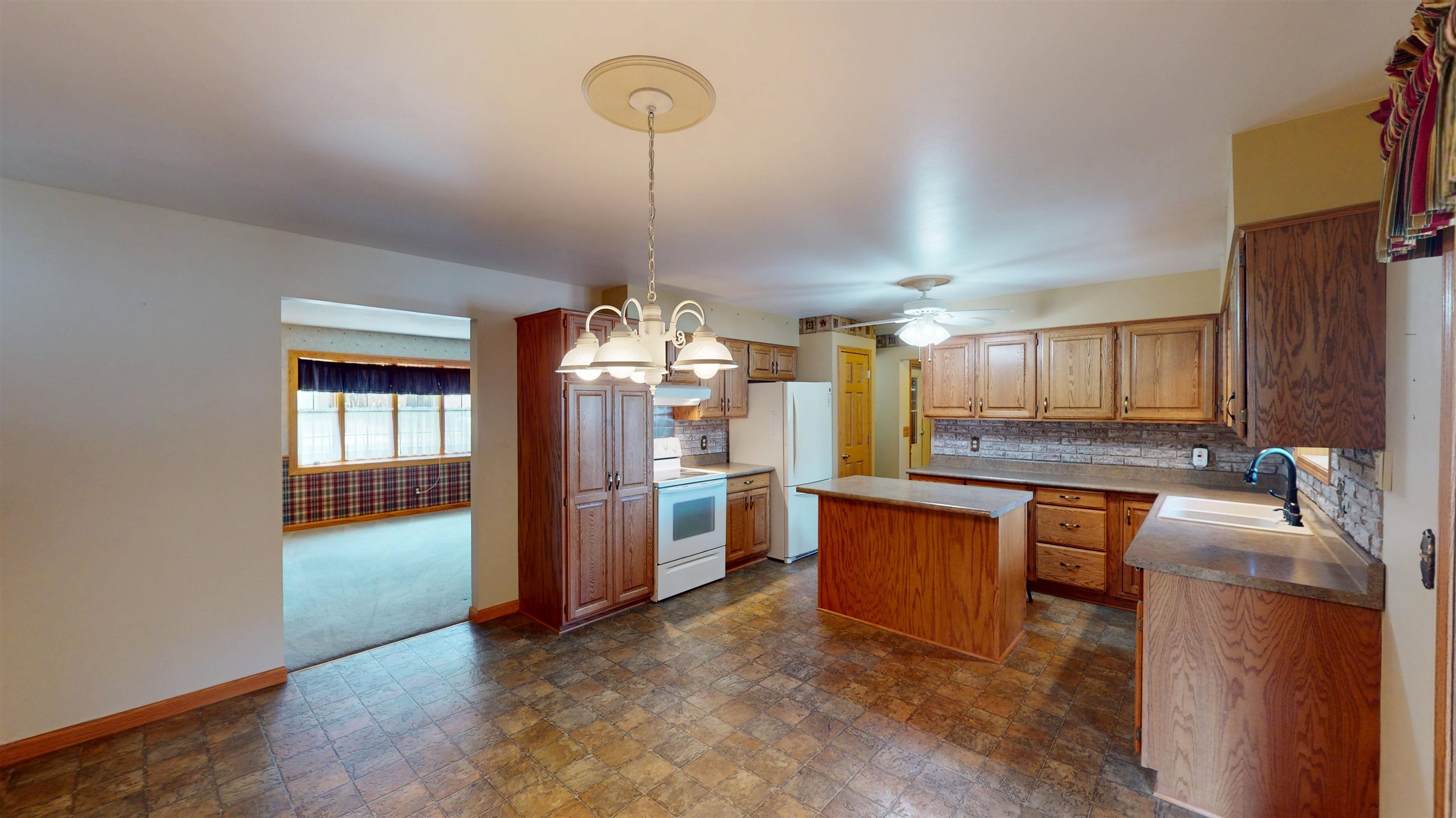 2711 S WASHINGTON AVENUE, Marshfield, Wisconsin 54449, 3 Bedrooms Bedrooms, ,1 BathroomBathrooms,Residential,For Sale,2711 S WASHINGTON AVENUE,22603531
