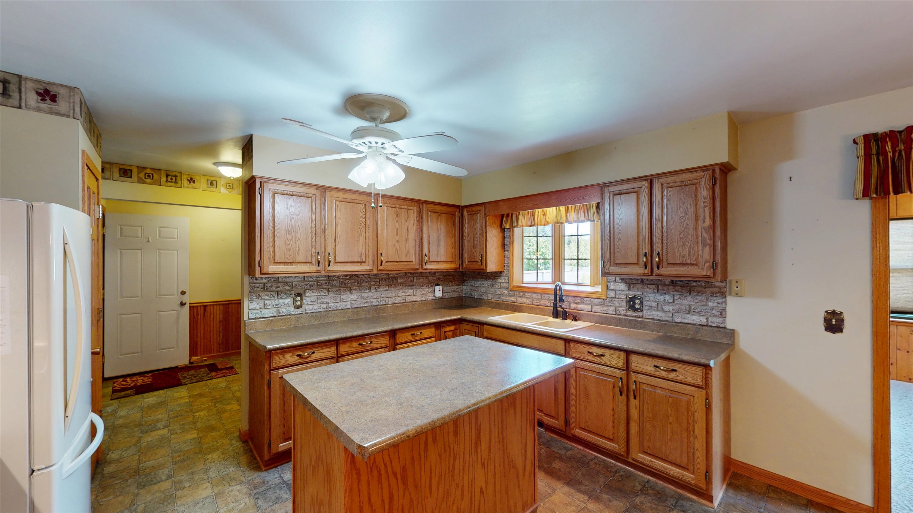 2711 S WASHINGTON AVENUE, Marshfield, Wisconsin 54449, 3 Bedrooms Bedrooms, ,1 BathroomBathrooms,Residential,For Sale,2711 S WASHINGTON AVENUE,22603531
