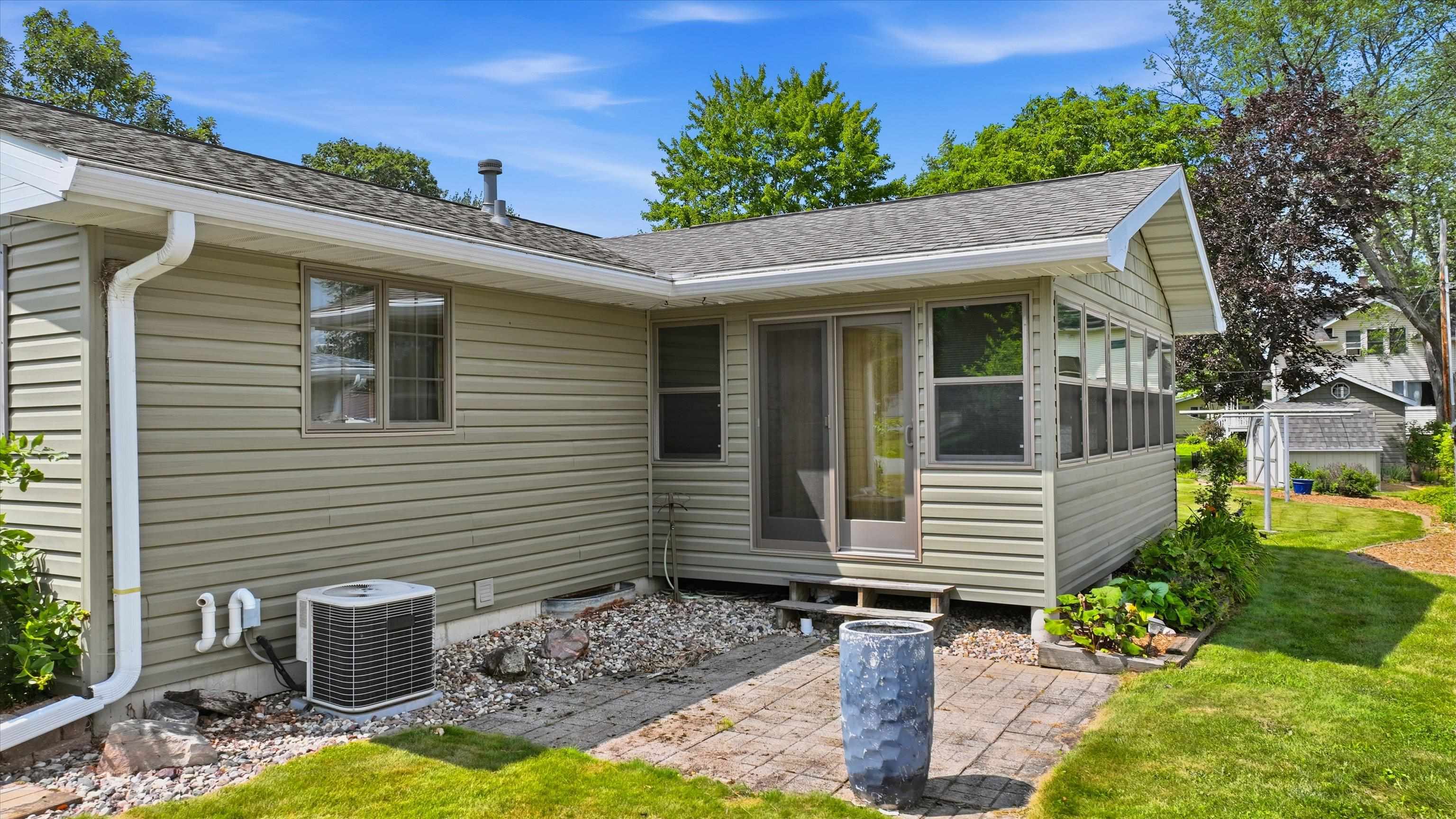 2711 S WASHINGTON AVENUE, Marshfield, Wisconsin 54449, 3 Bedrooms Bedrooms, ,1 BathroomBathrooms,Residential,For Sale,2711 S WASHINGTON AVENUE,22603531