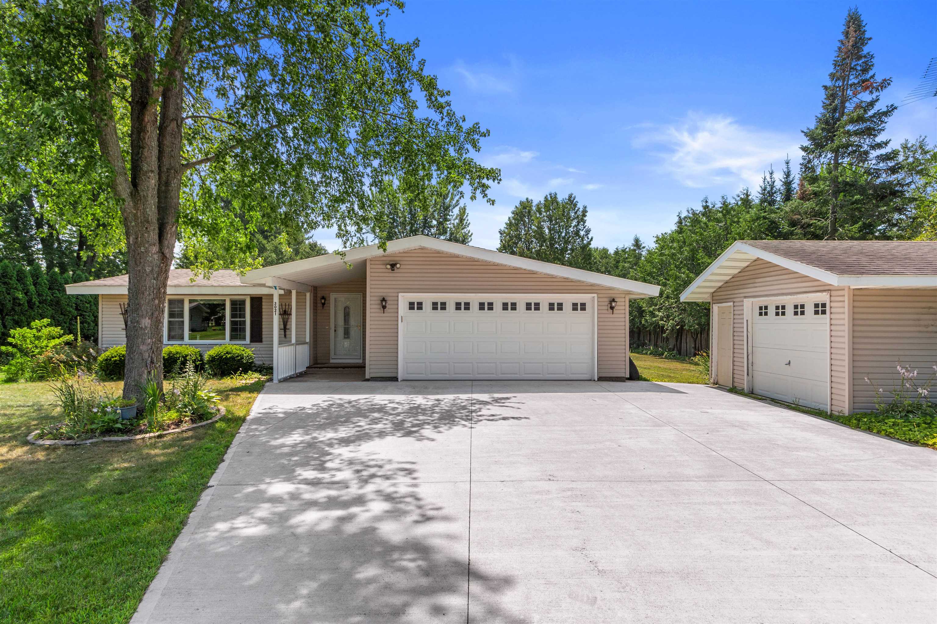 3021 KATHERINE CIRCLE, Plover, Wisconsin 54467, 3 Bedrooms Bedrooms, ,1 BathroomBathrooms,Residential,For Sale,3021 KATHERINE CIRCLE,22603536