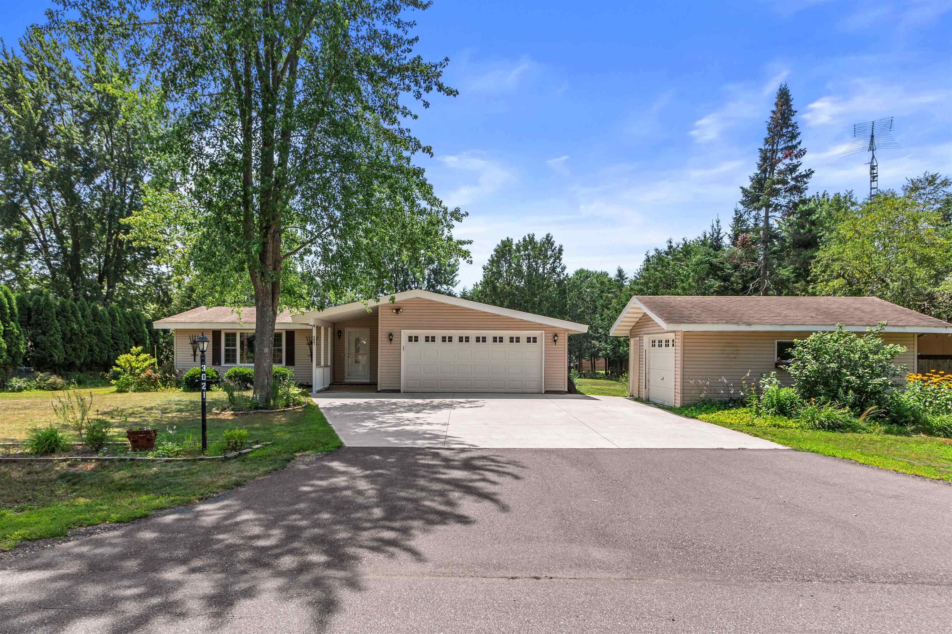 3021 KATHERINE CIRCLE, Plover, Wisconsin 54467, 3 Bedrooms Bedrooms, ,1 BathroomBathrooms,Residential,For Sale,3021 KATHERINE CIRCLE,22603536