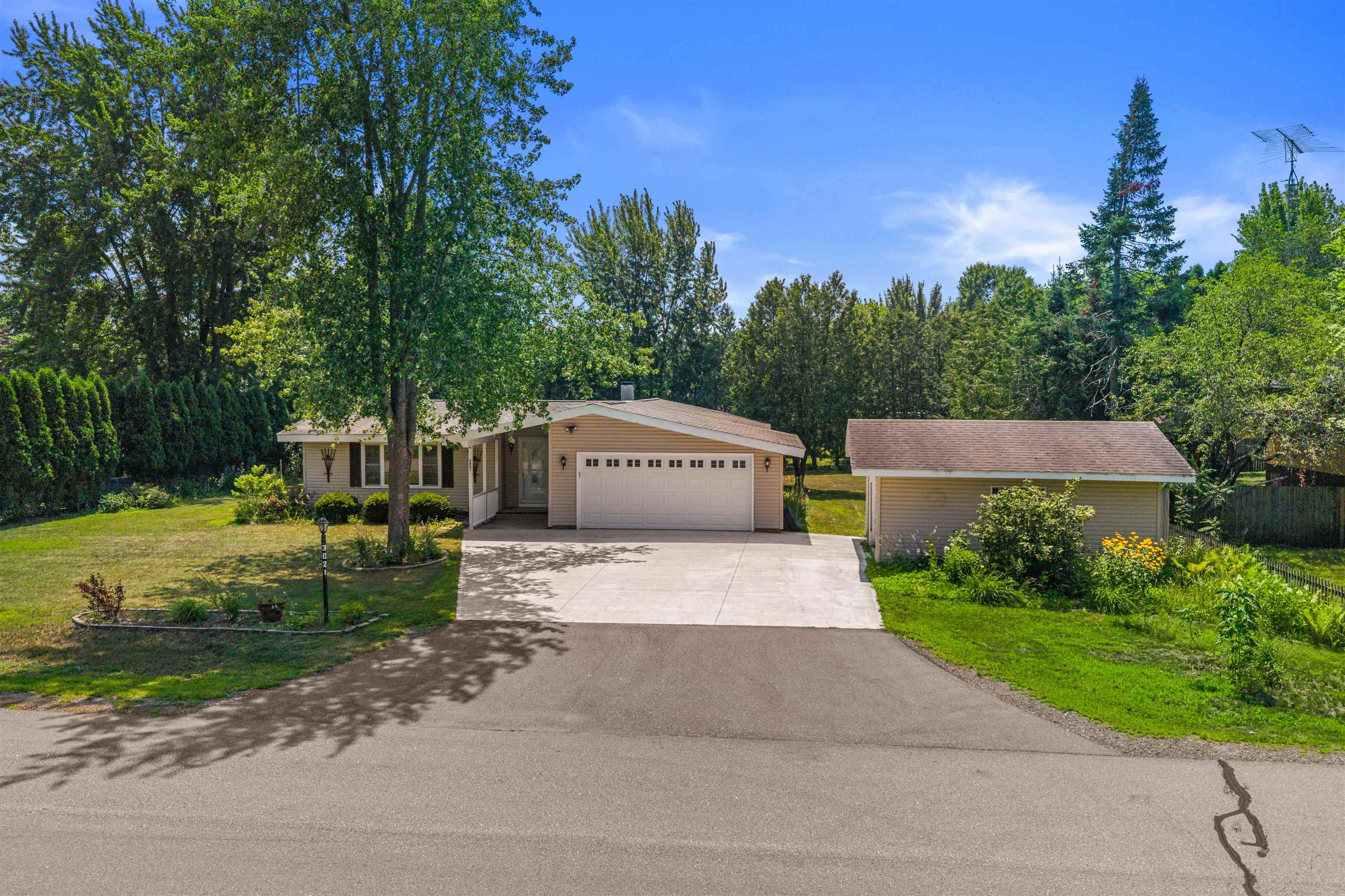 3021 KATHERINE CIRCLE, Plover, Wisconsin 54467, 3 Bedrooms Bedrooms, ,1 BathroomBathrooms,Residential,For Sale,3021 KATHERINE CIRCLE,22603536