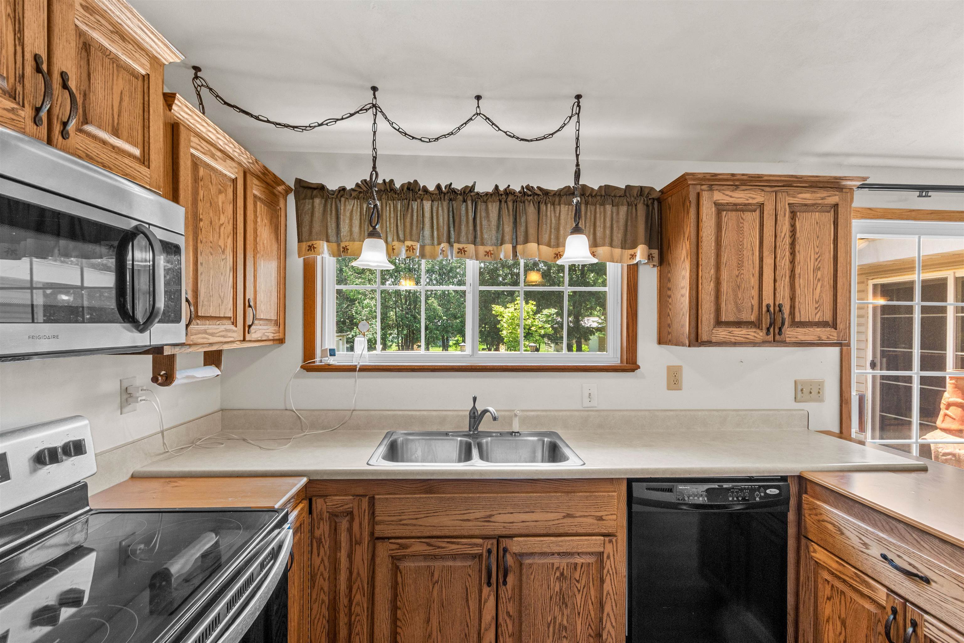 3021 KATHERINE CIRCLE, Plover, Wisconsin 54467, 3 Bedrooms Bedrooms, ,1 BathroomBathrooms,Residential,For Sale,3021 KATHERINE CIRCLE,22603536