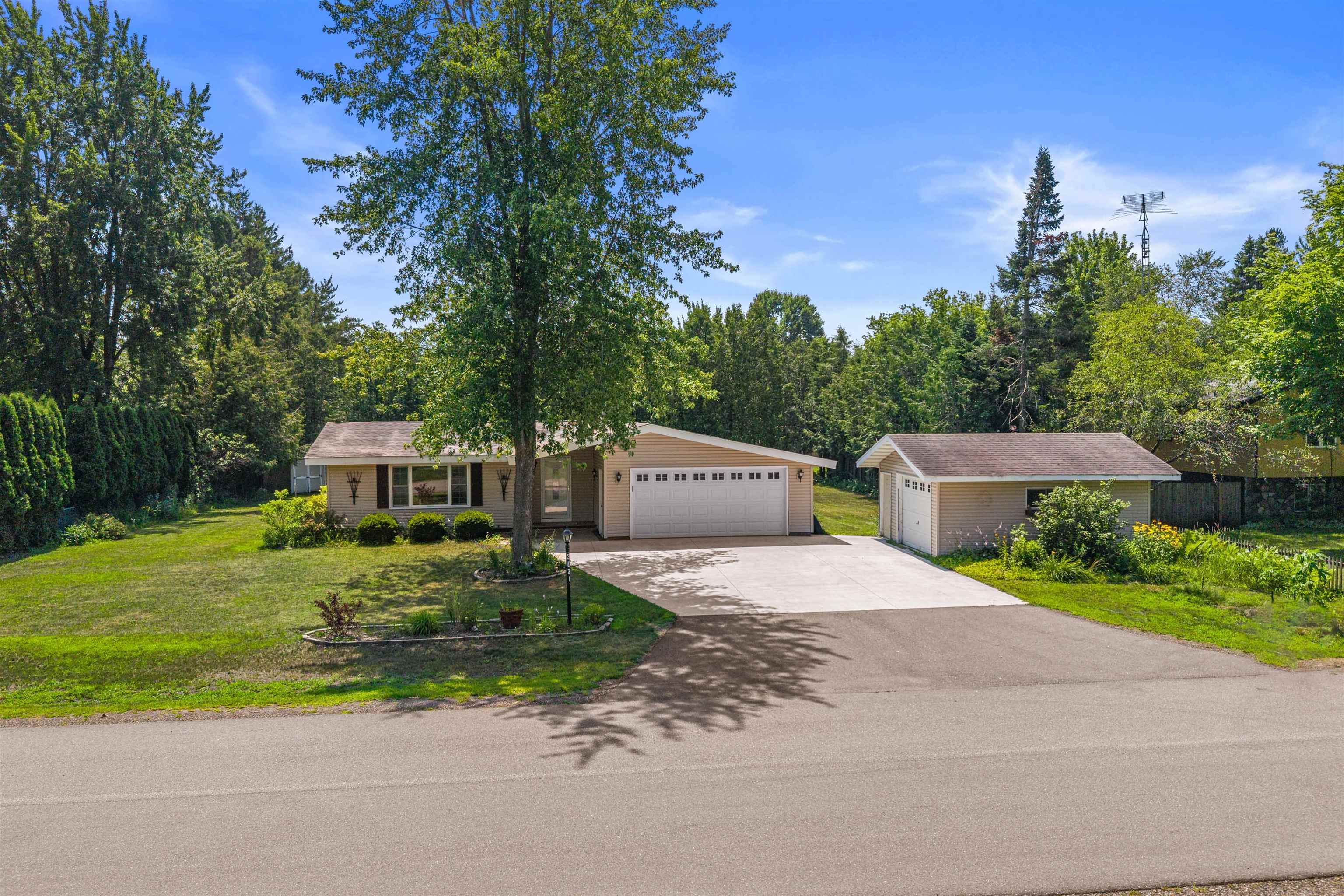 3021 KATHERINE CIRCLE, Plover, Wisconsin 54467, 3 Bedrooms Bedrooms, ,1 BathroomBathrooms,Residential,For Sale,3021 KATHERINE CIRCLE,22603536