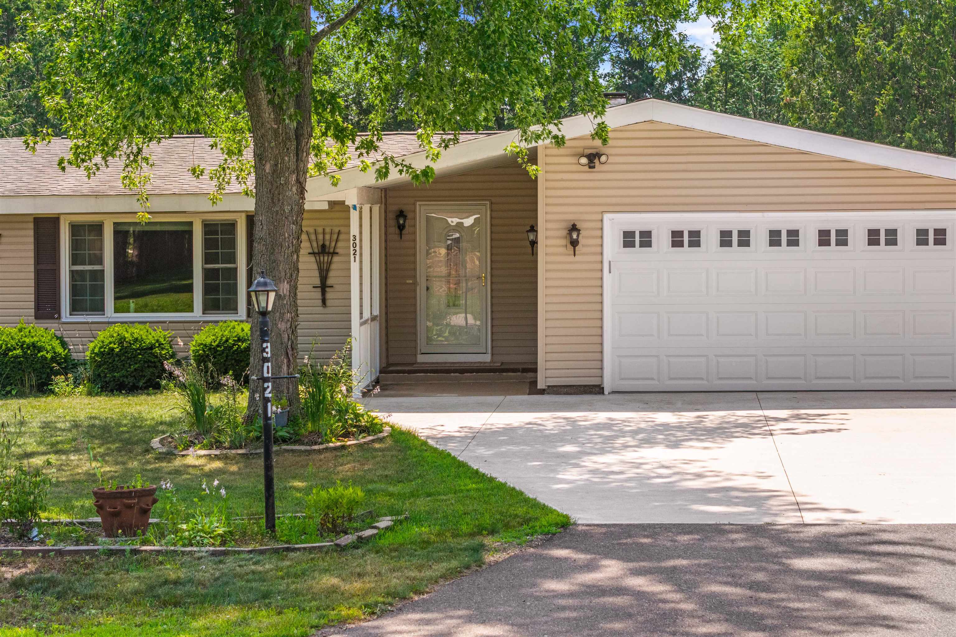 3021 KATHERINE CIRCLE, Plover, Wisconsin 54467, 3 Bedrooms Bedrooms, ,1 BathroomBathrooms,Residential,For Sale,3021 KATHERINE CIRCLE,22603536