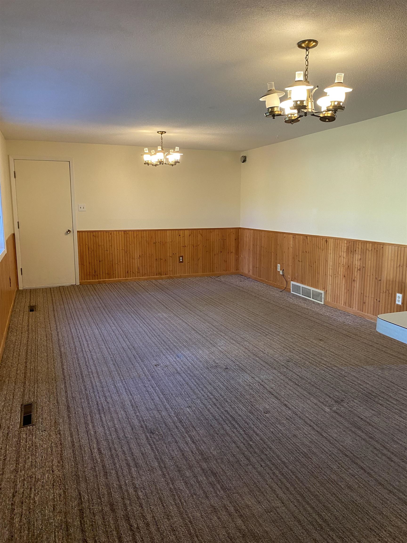 3030 S 13TH STREET, Wisconsin Rapids, Wisconsin 54494, 5 Bedrooms Bedrooms, ,2 BathroomsBathrooms,Residential,For Sale,3030 S 13TH STREET,22603538