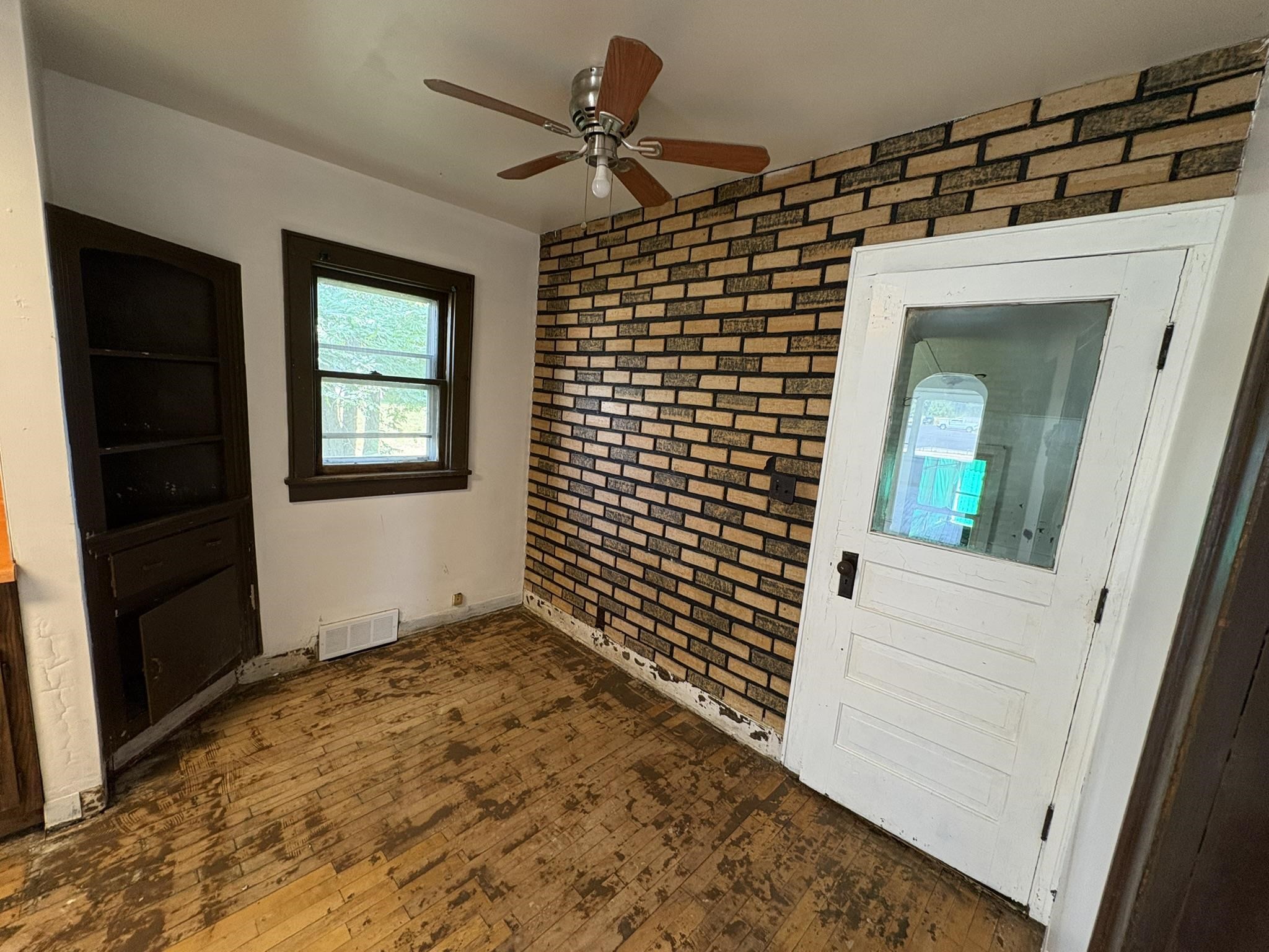 2261 W GRAND AVENUE, Wisconsin Rapids, Wisconsin 54495, 2 Bedrooms Bedrooms, ,1 BathroomBathrooms,Residential,For Sale,2261 W GRAND AVENUE,22603544