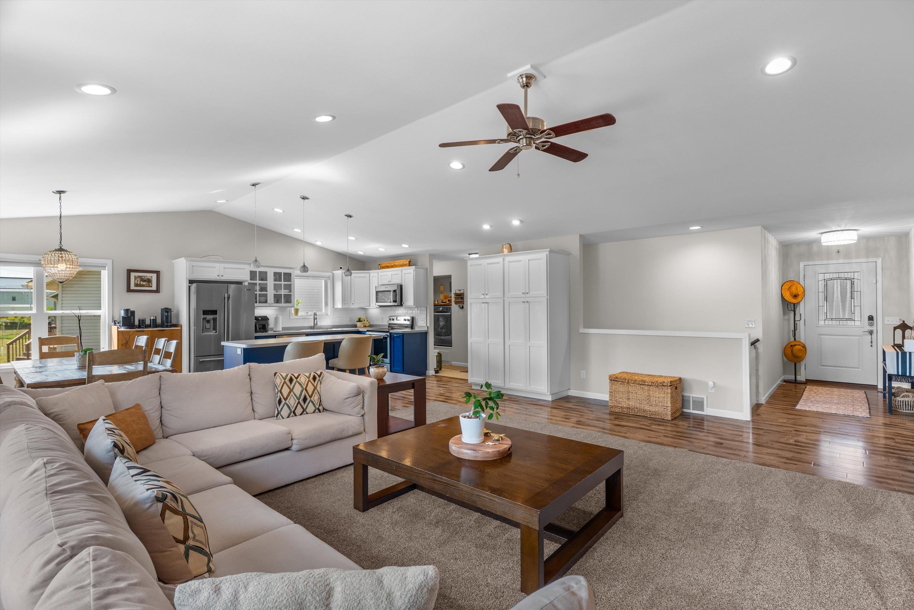 2818 PEACHTREE CIRCLE, Marshfield, Wisconsin 54449, 4 Bedrooms Bedrooms, ,3 BathroomsBathrooms,Residential,For Sale,2818 PEACHTREE CIRCLE,22603546