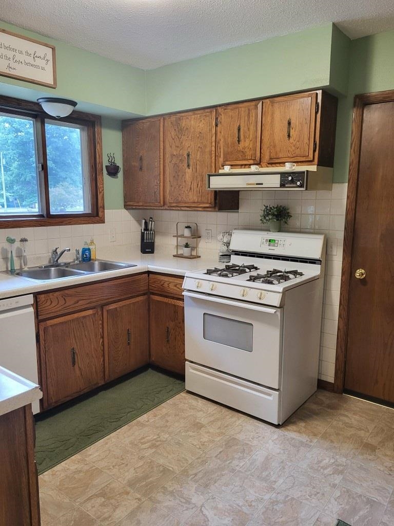 4203 STERNBERG AVENUE, Weston, Wisconsin 54476, 4 Bedrooms Bedrooms, ,1 BathroomBathrooms,Residential,For Sale,4203 STERNBERG AVENUE,22603550