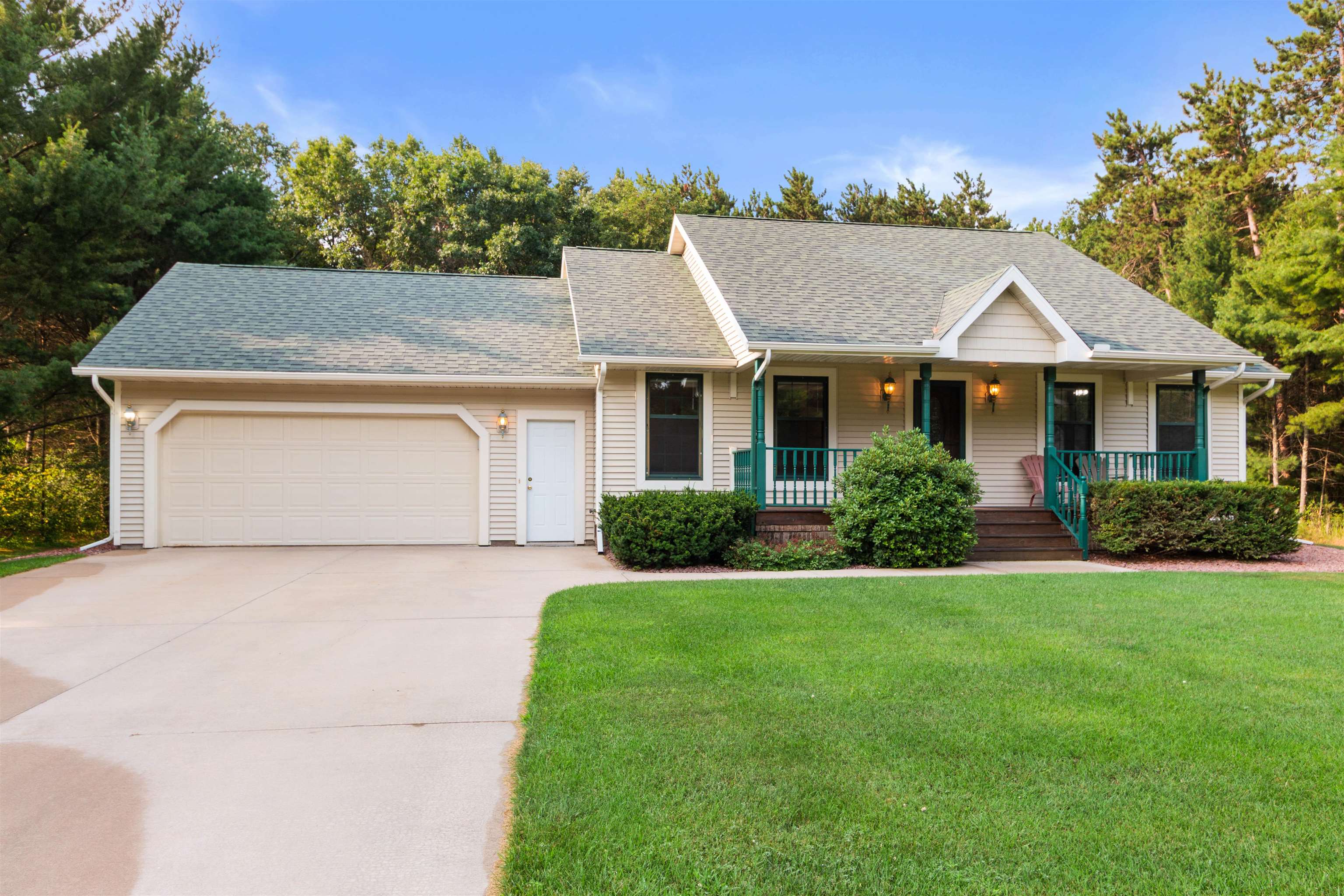 6220 POINTE PLACE, Wisconsin Rapids, Wisconsin 54494, 3 Bedrooms Bedrooms, ,3 BathroomsBathrooms,Residential,For Sale,6220 POINTE PLACE,22603556