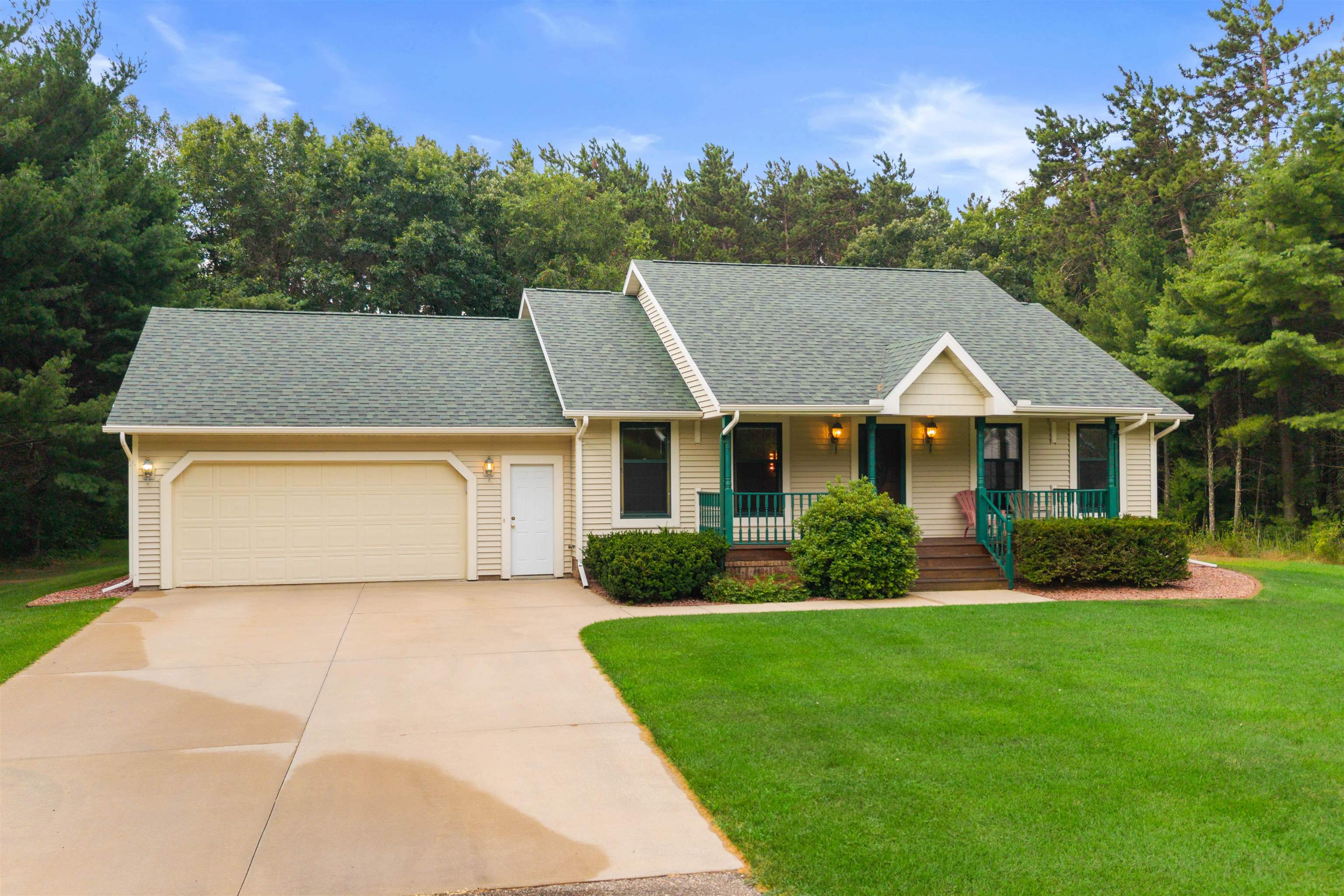 6220 POINTE PLACE, Wisconsin Rapids, Wisconsin 54494, 3 Bedrooms Bedrooms, ,3 BathroomsBathrooms,Residential,For Sale,6220 POINTE PLACE,22603556