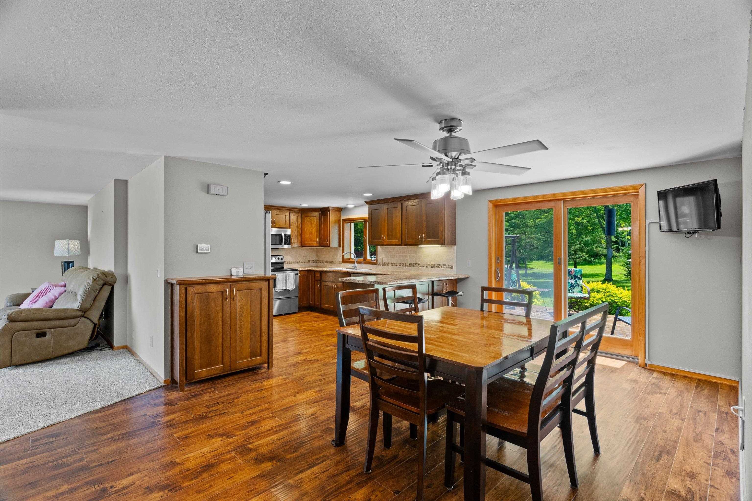 116395 RIVERSIDE ROAD, Marshfield, Wisconsin 54449, 3 Bedrooms Bedrooms, ,3 BathroomsBathrooms,Residential,For Sale,116395 RIVERSIDE ROAD,22603557