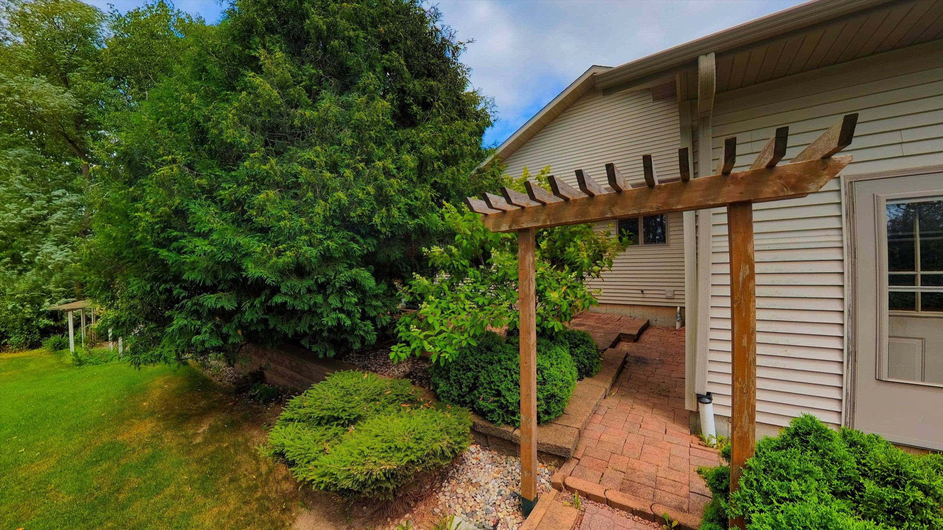 1201 W 11TH STREET, Marshfield, Wisconsin 54449, 3 Bedrooms Bedrooms, ,3 BathroomsBathrooms,Residential,For Sale,1201 W 11TH STREET,22603559