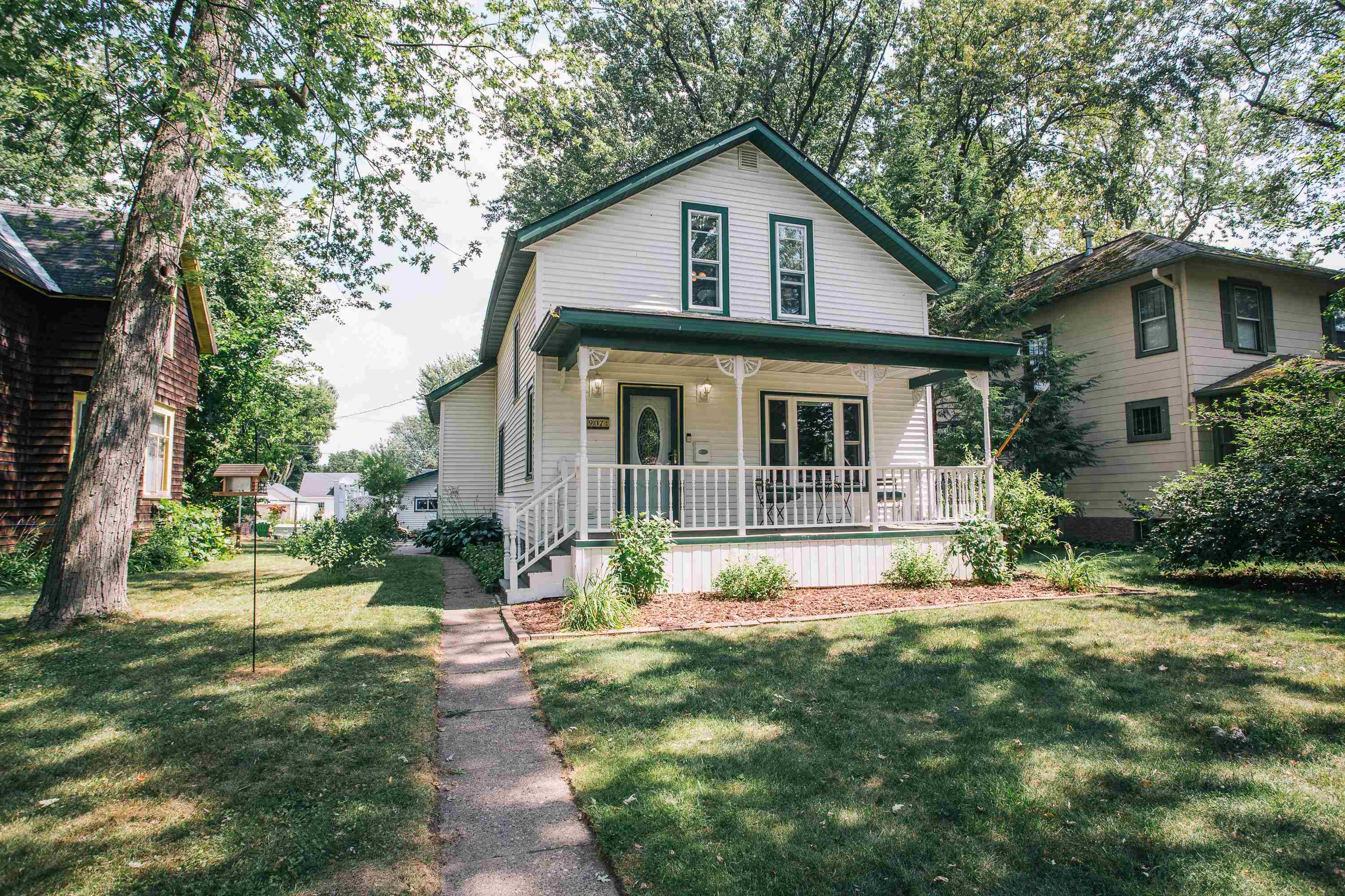 907 S VINE AVENUE, Marshfield, Wisconsin 54449, 2 Bedrooms Bedrooms, ,1 BathroomBathrooms,Residential,For Sale,907 S VINE AVENUE,22603569
