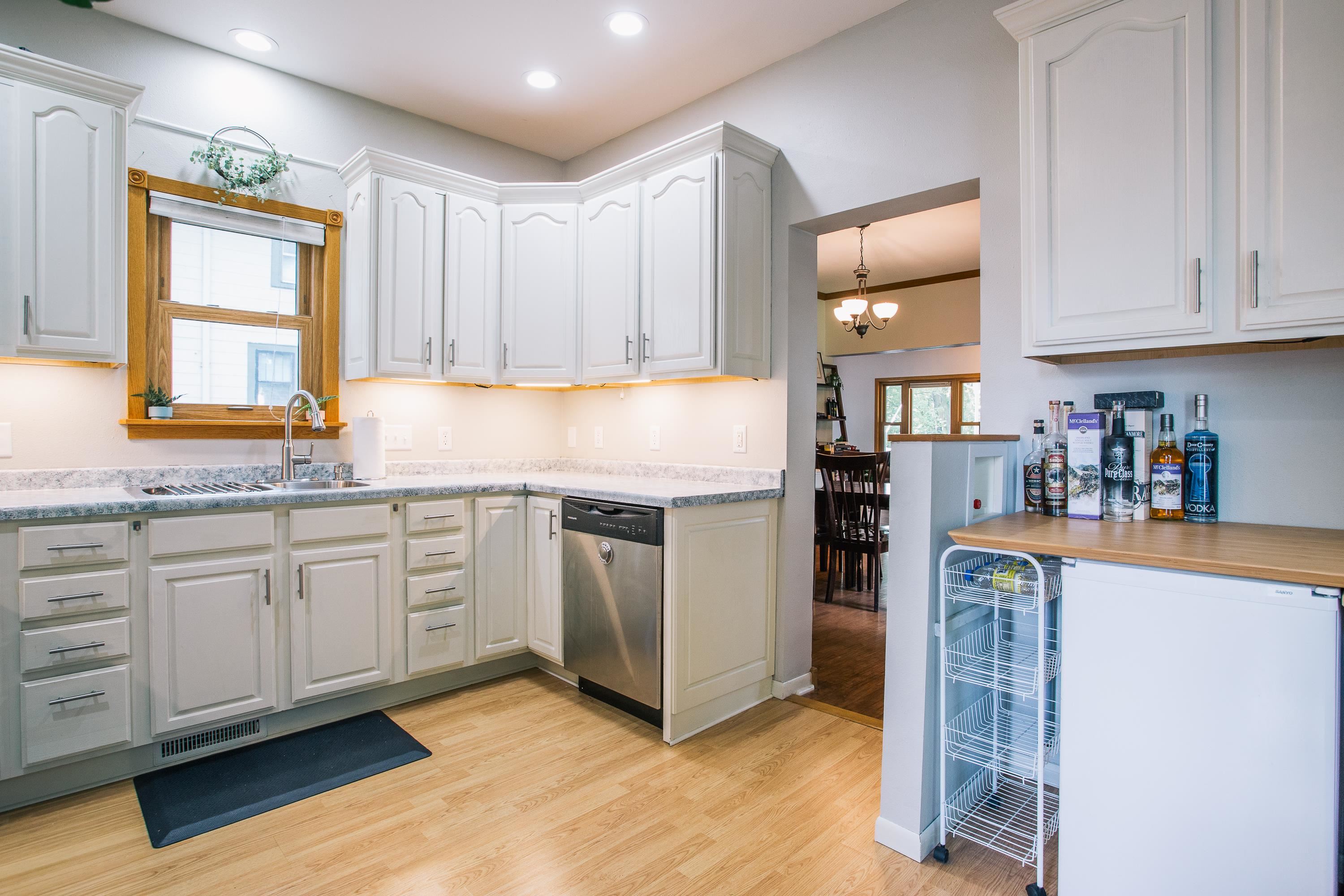 907 S VINE AVENUE, Marshfield, Wisconsin 54449, 2 Bedrooms Bedrooms, ,1 BathroomBathrooms,Residential,For Sale,907 S VINE AVENUE,22603569