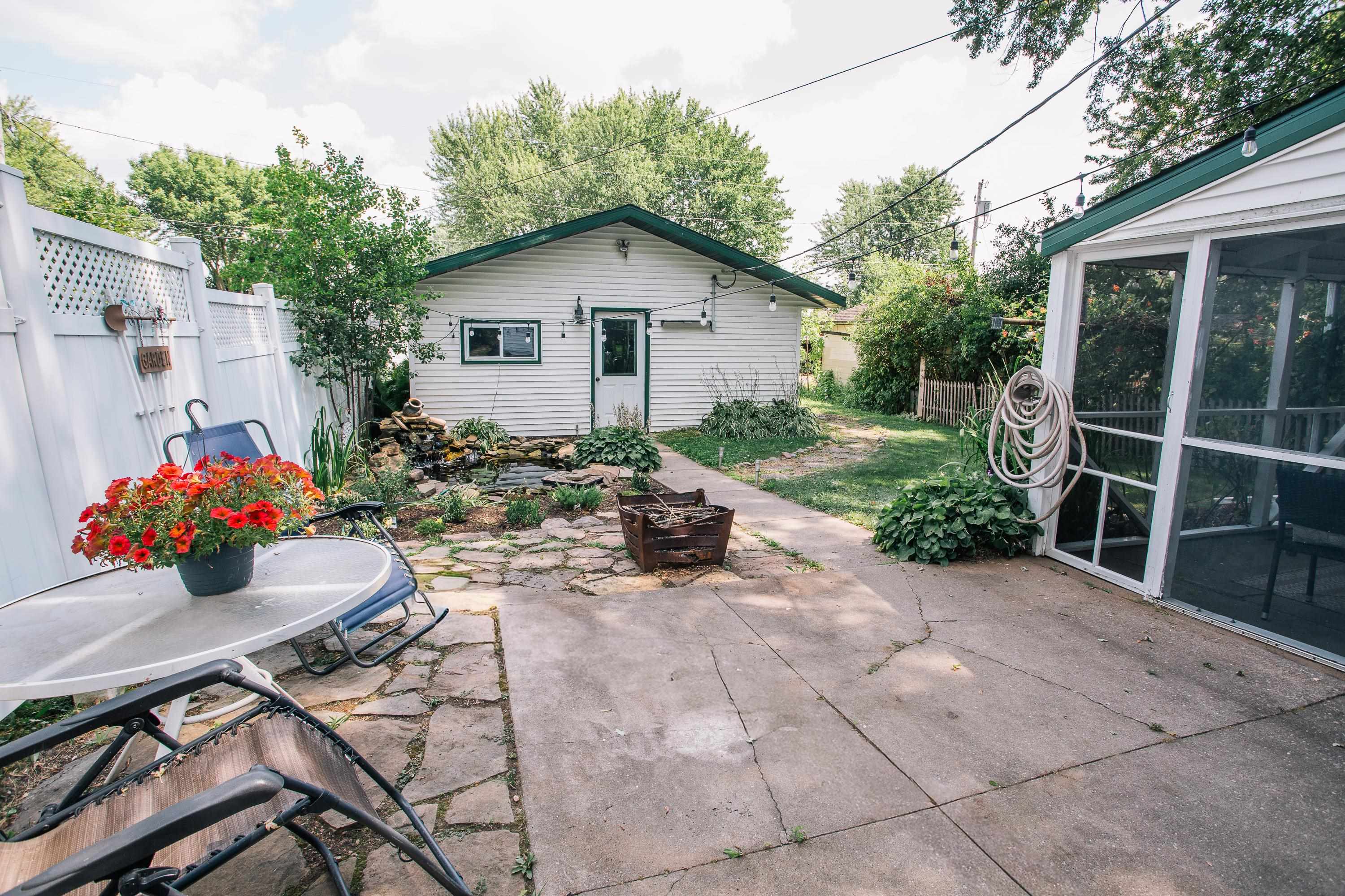 907 S VINE AVENUE, Marshfield, Wisconsin 54449, 2 Bedrooms Bedrooms, ,1 BathroomBathrooms,Residential,For Sale,907 S VINE AVENUE,22603569