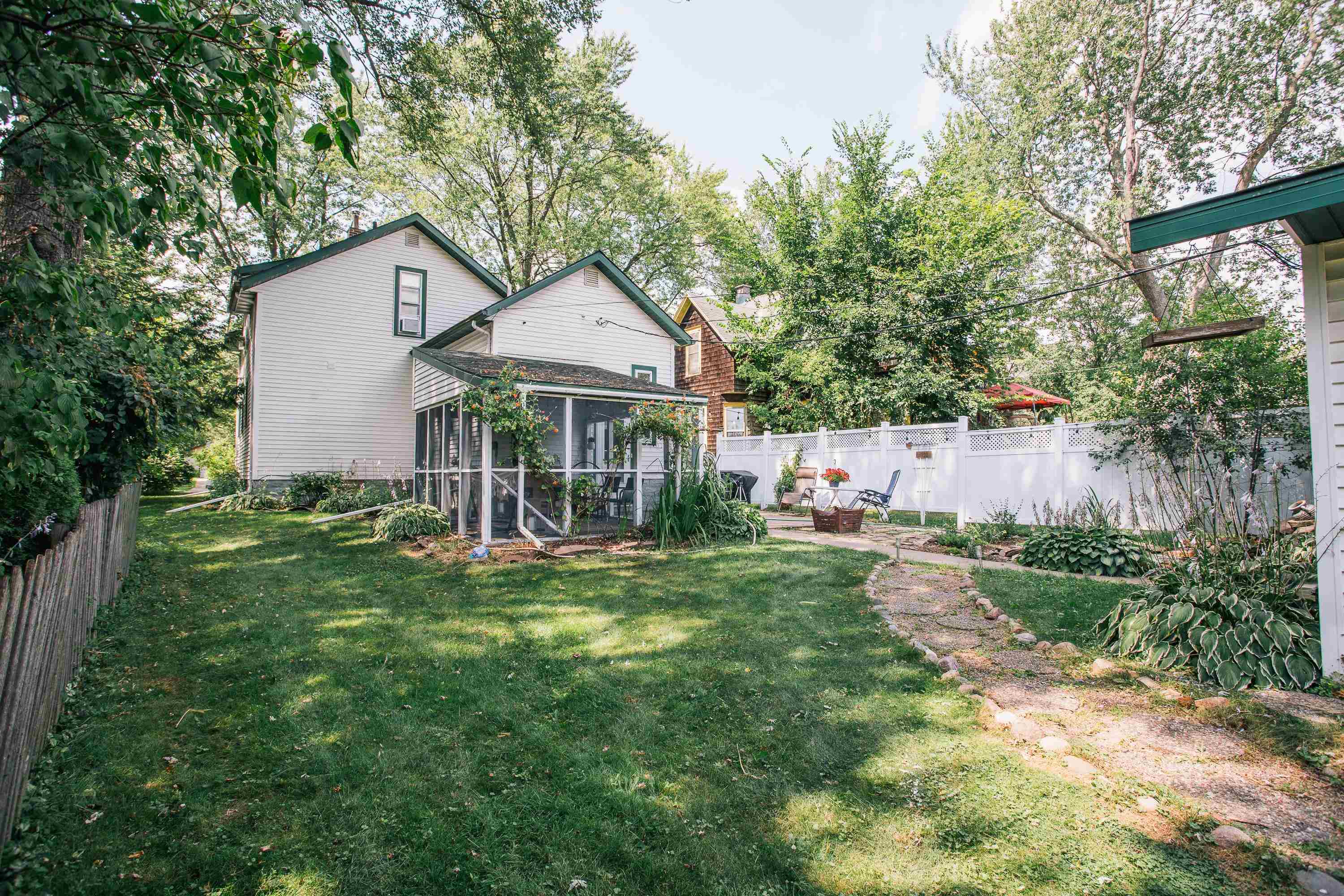 907 S VINE AVENUE, Marshfield, Wisconsin 54449, 2 Bedrooms Bedrooms, ,1 BathroomBathrooms,Residential,For Sale,907 S VINE AVENUE,22603569