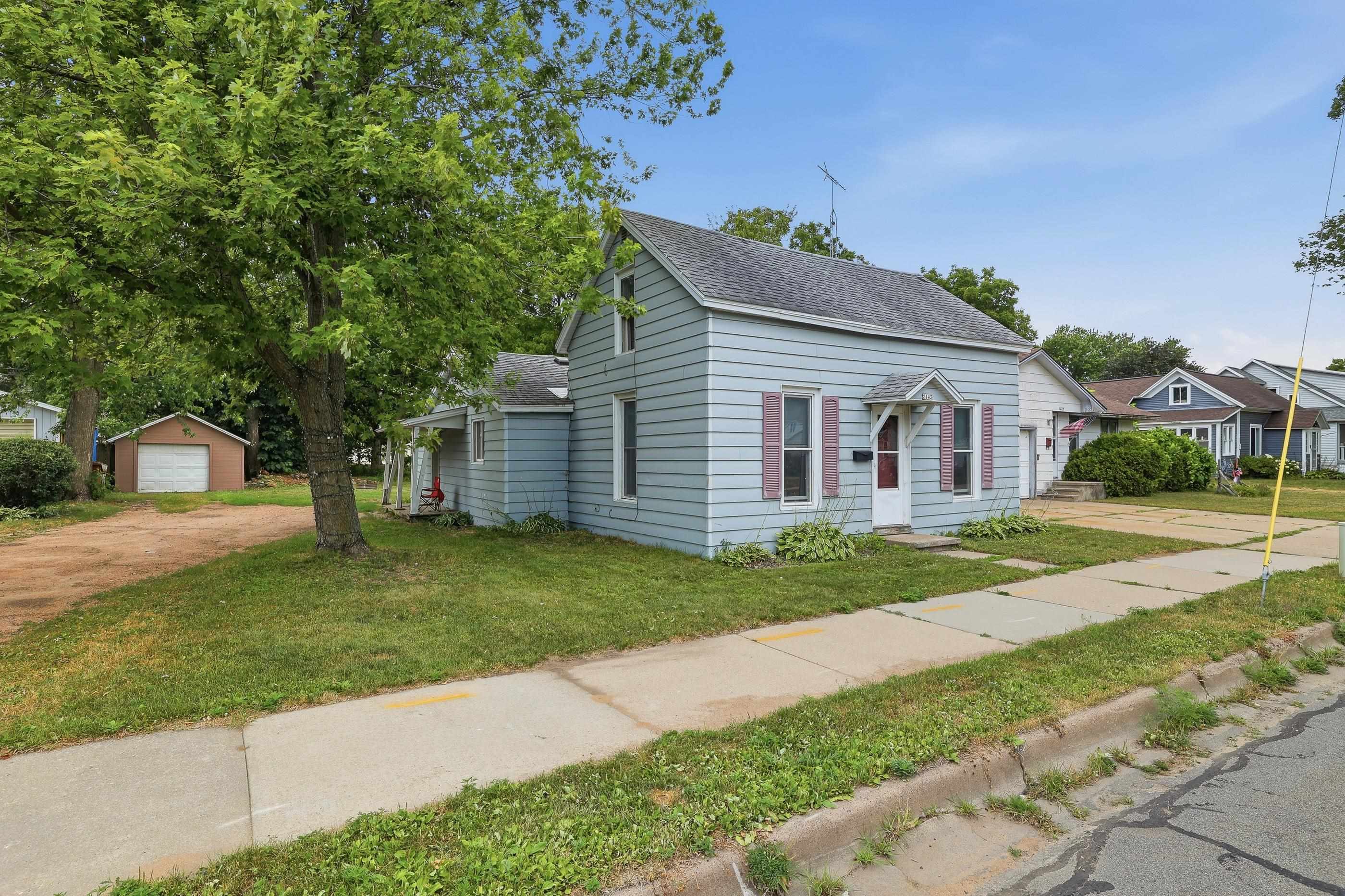 2142 STRONGS AVENUE, Stevens Point, Wisconsin 54481, 3 Bedrooms Bedrooms, ,1 BathroomBathrooms,Residential,For Sale,2142 STRONGS AVENUE,22603577