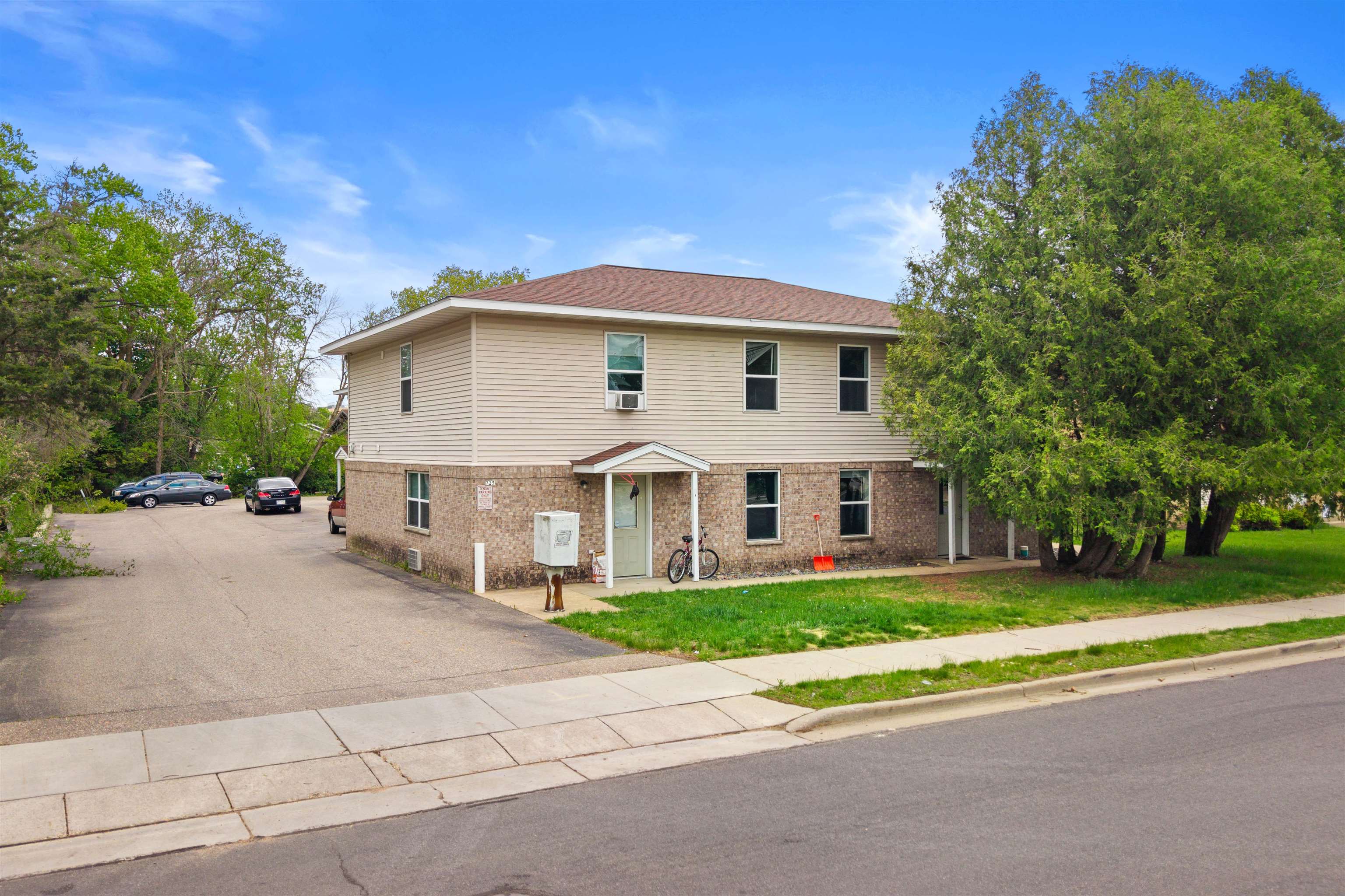 725 PRENTICE STREET, Stevens Point, Wisconsin 54481, 5 Bedrooms Bedrooms, ,2.5 BathroomsBathrooms,Multi-family,For Sale,725 PRENTICE STREET,22603584