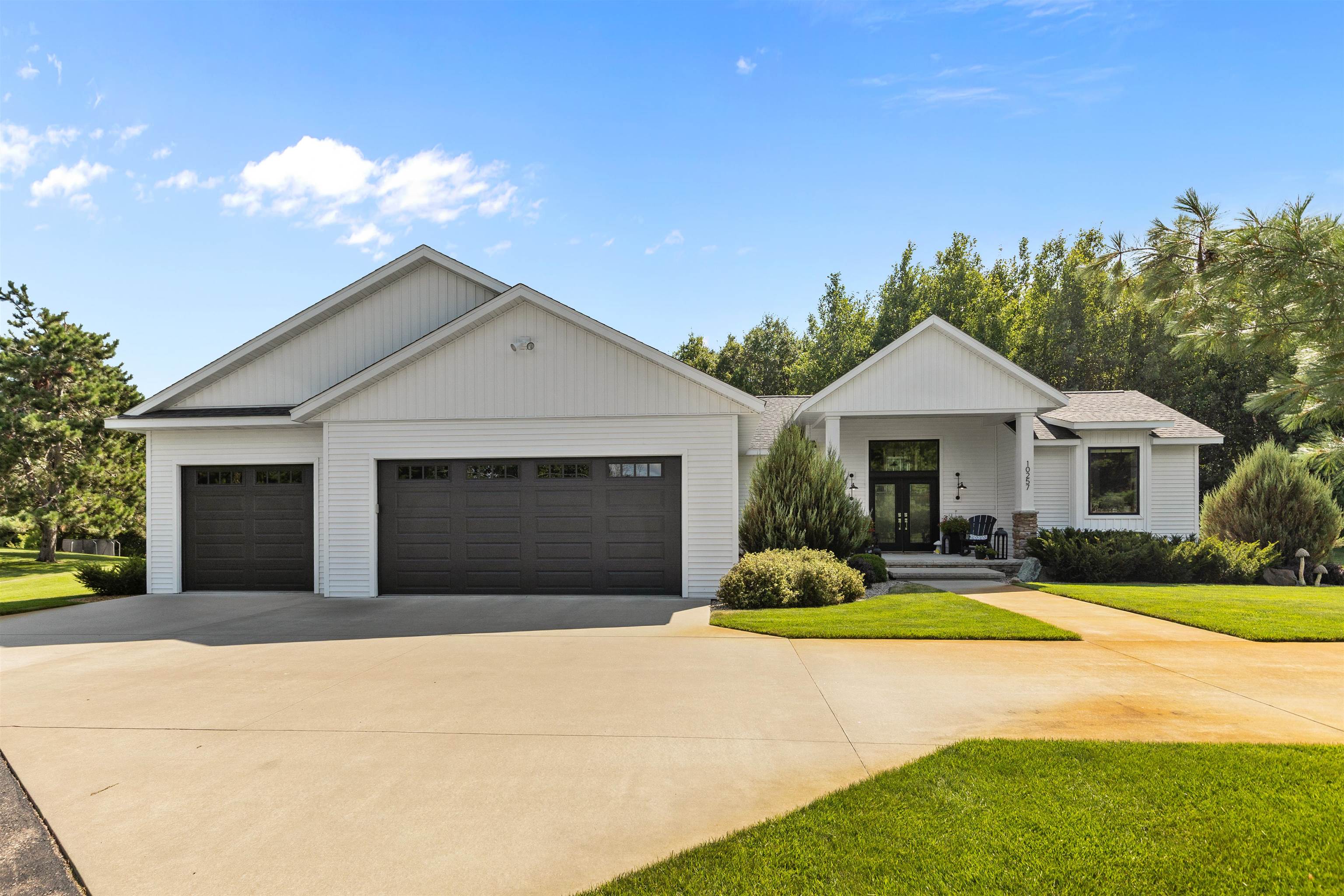 10257 YELLOW BRICK ROAD, Amherst, Wisconsin 54406, 3 Bedrooms Bedrooms, ,3 BathroomsBathrooms,Residential,For Sale,10257 YELLOW BRICK ROAD,22603591