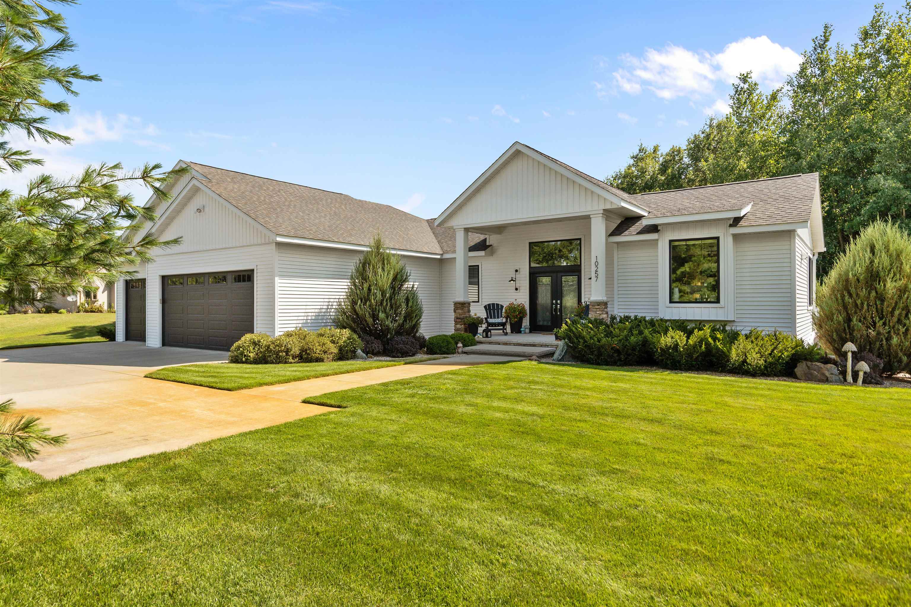 10257 YELLOW BRICK ROAD, Amherst, Wisconsin 54406, 3 Bedrooms Bedrooms, ,3 BathroomsBathrooms,Residential,For Sale,10257 YELLOW BRICK ROAD,22603591