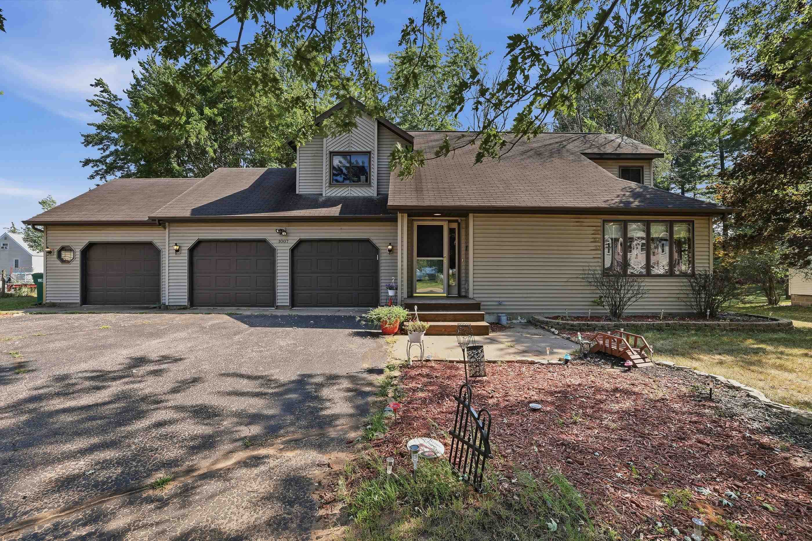 1007 W 3RD STREET, Nekoosa, Wisconsin 54457, 3 Bedrooms Bedrooms, ,2 BathroomsBathrooms,Residential,For Sale,1007 W 3RD STREET,22603592