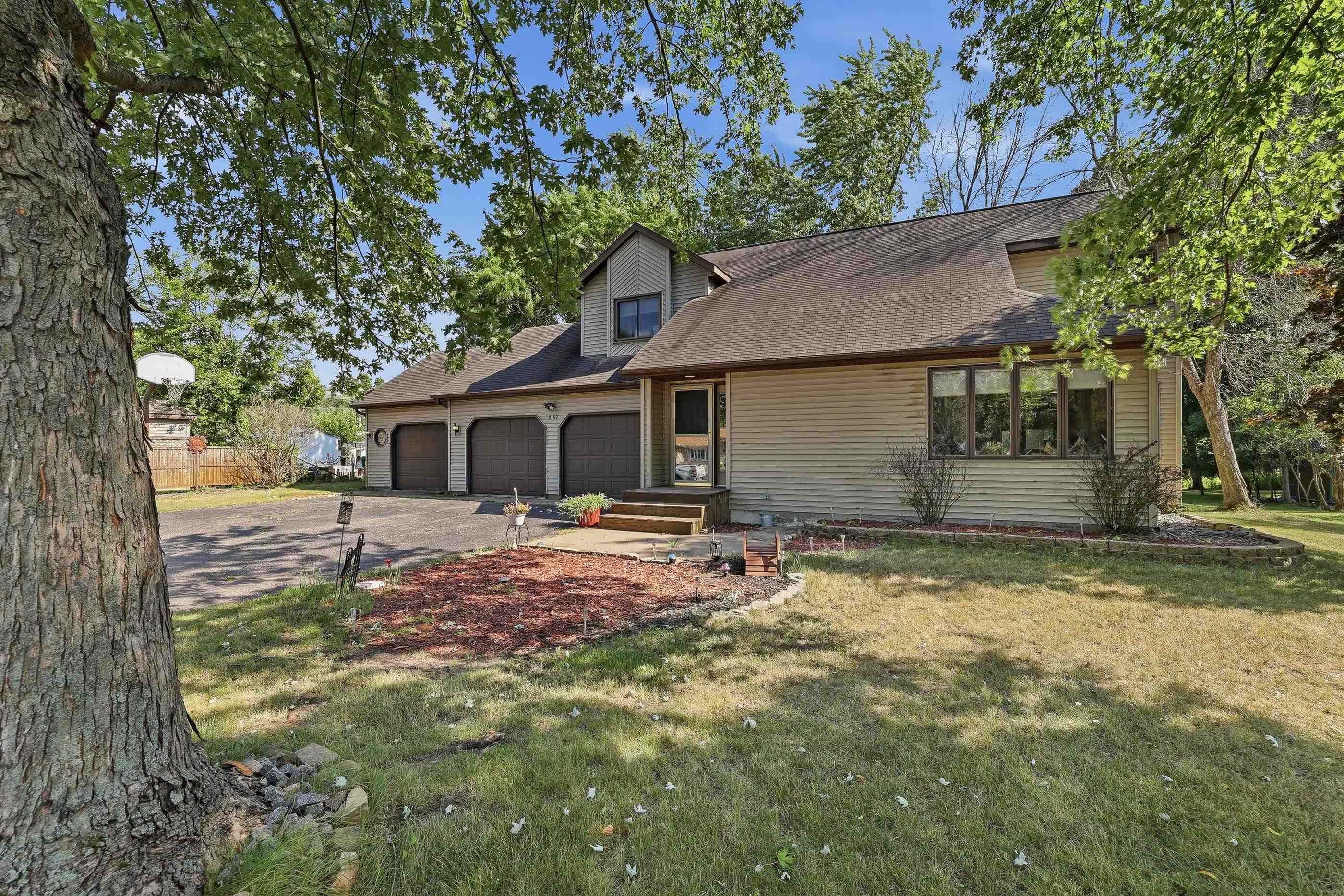 1007 W 3RD STREET, Nekoosa, Wisconsin 54457, 3 Bedrooms Bedrooms, ,2 BathroomsBathrooms,Residential,For Sale,1007 W 3RD STREET,22603592