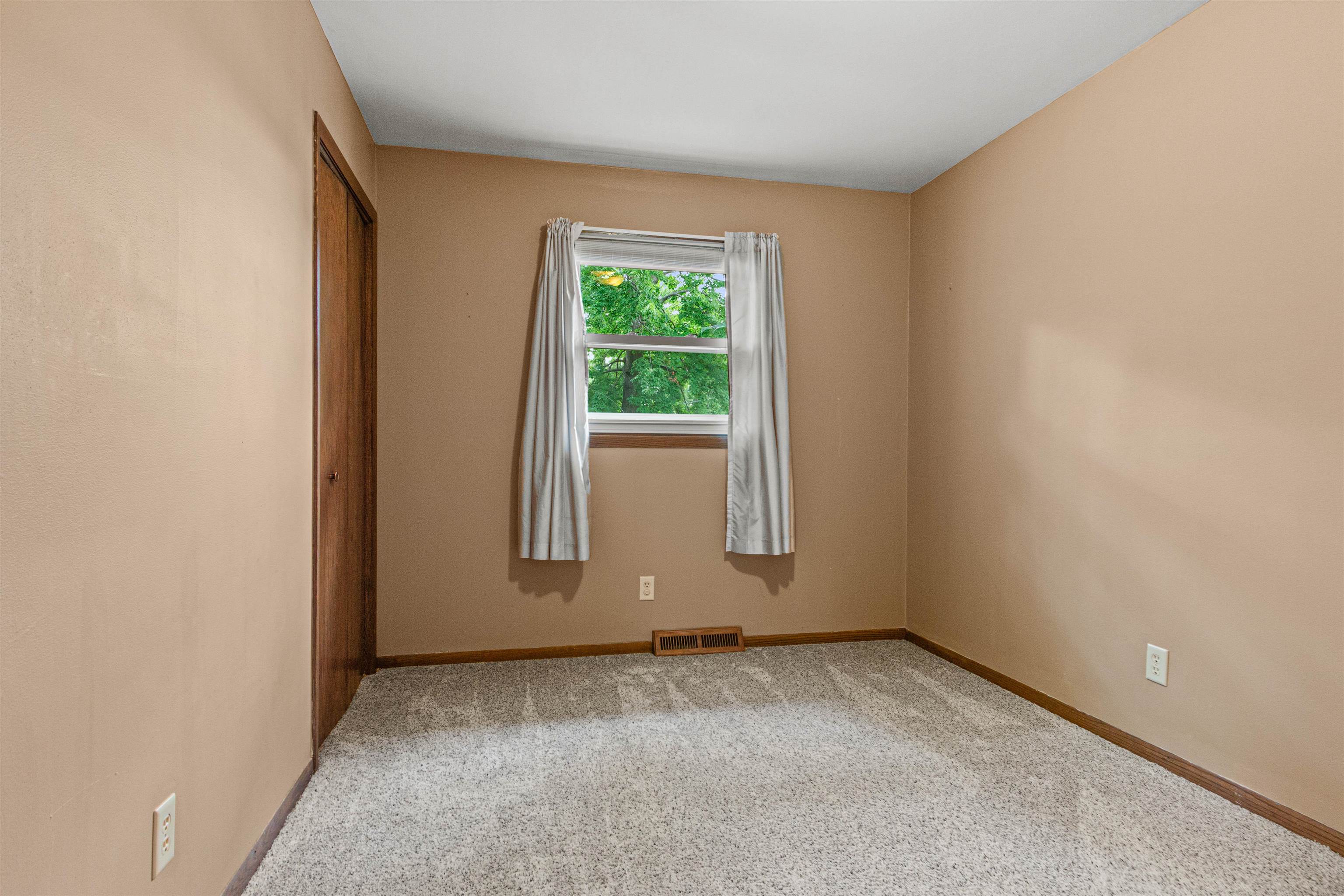 3307 LINDBERGH AVENUE, Stevens Point, Wisconsin 54481, 3 Bedrooms Bedrooms, ,1 BathroomBathrooms,Residential,For Sale,3307 LINDBERGH AVENUE,22603603