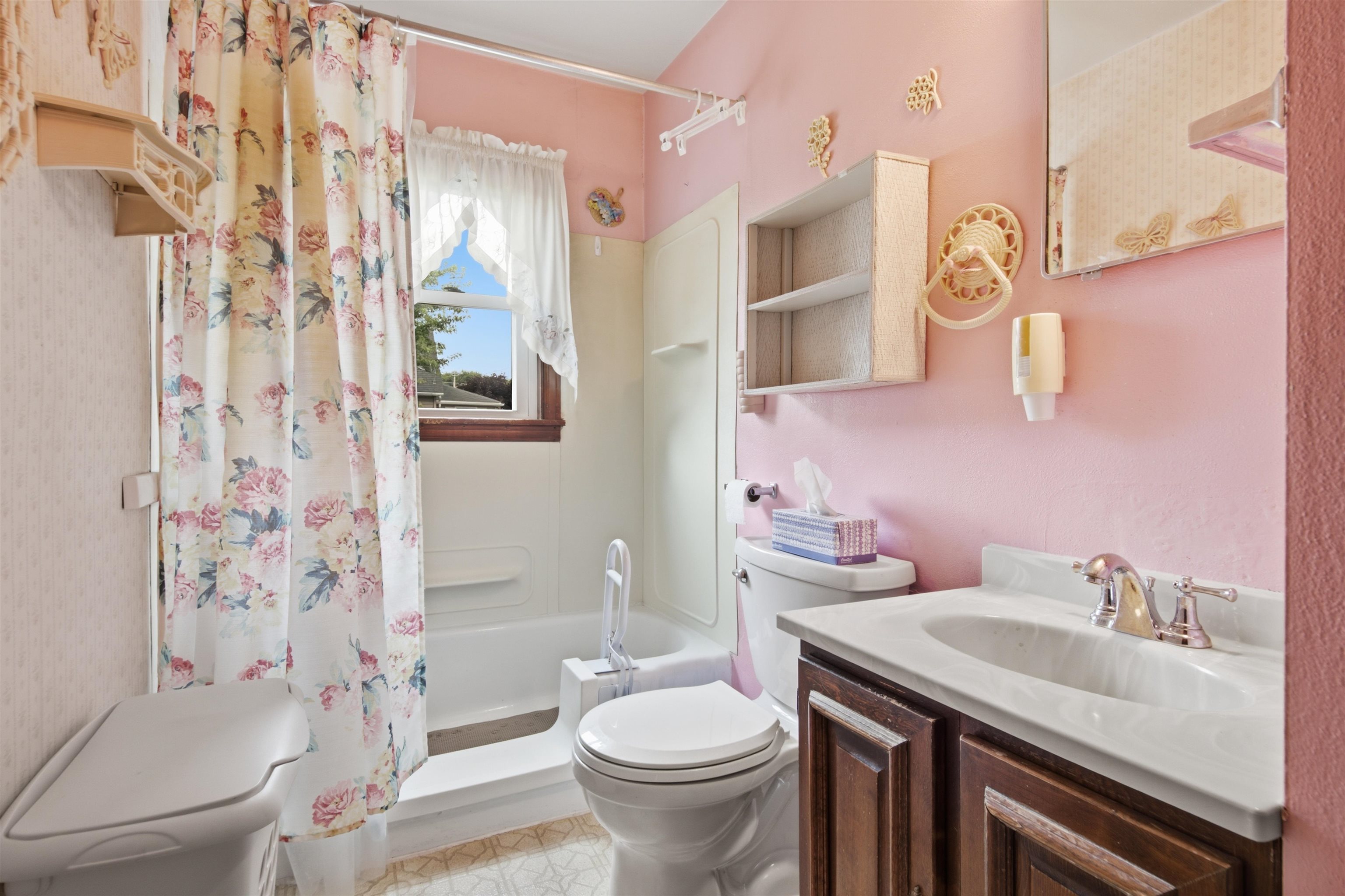 314 W DOEGE STREET, Marshfield, Wisconsin 54449, 4 Bedrooms Bedrooms, ,1 BathroomBathrooms,Residential,For Sale,314 W DOEGE STREET,22603607