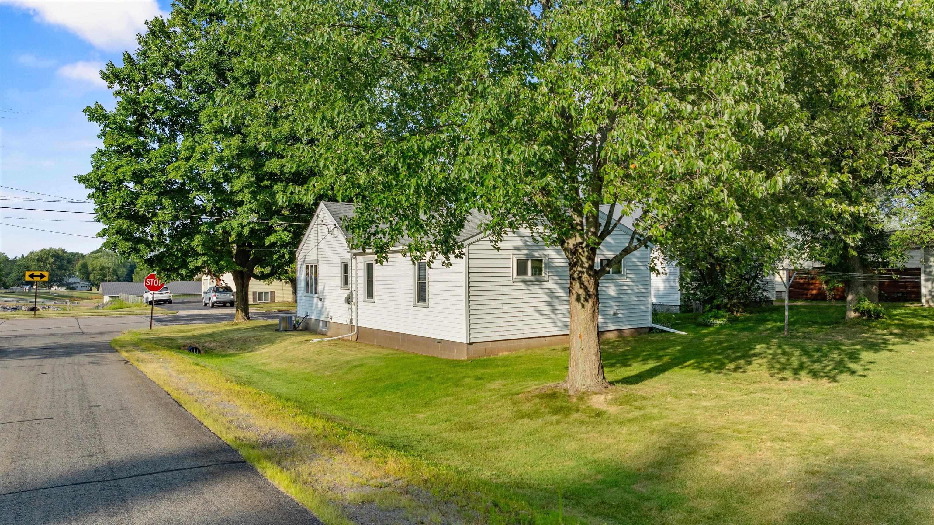 314 W DOEGE STREET, Marshfield, Wisconsin 54449, 4 Bedrooms Bedrooms, ,1 BathroomBathrooms,Residential,For Sale,314 W DOEGE STREET,22603607