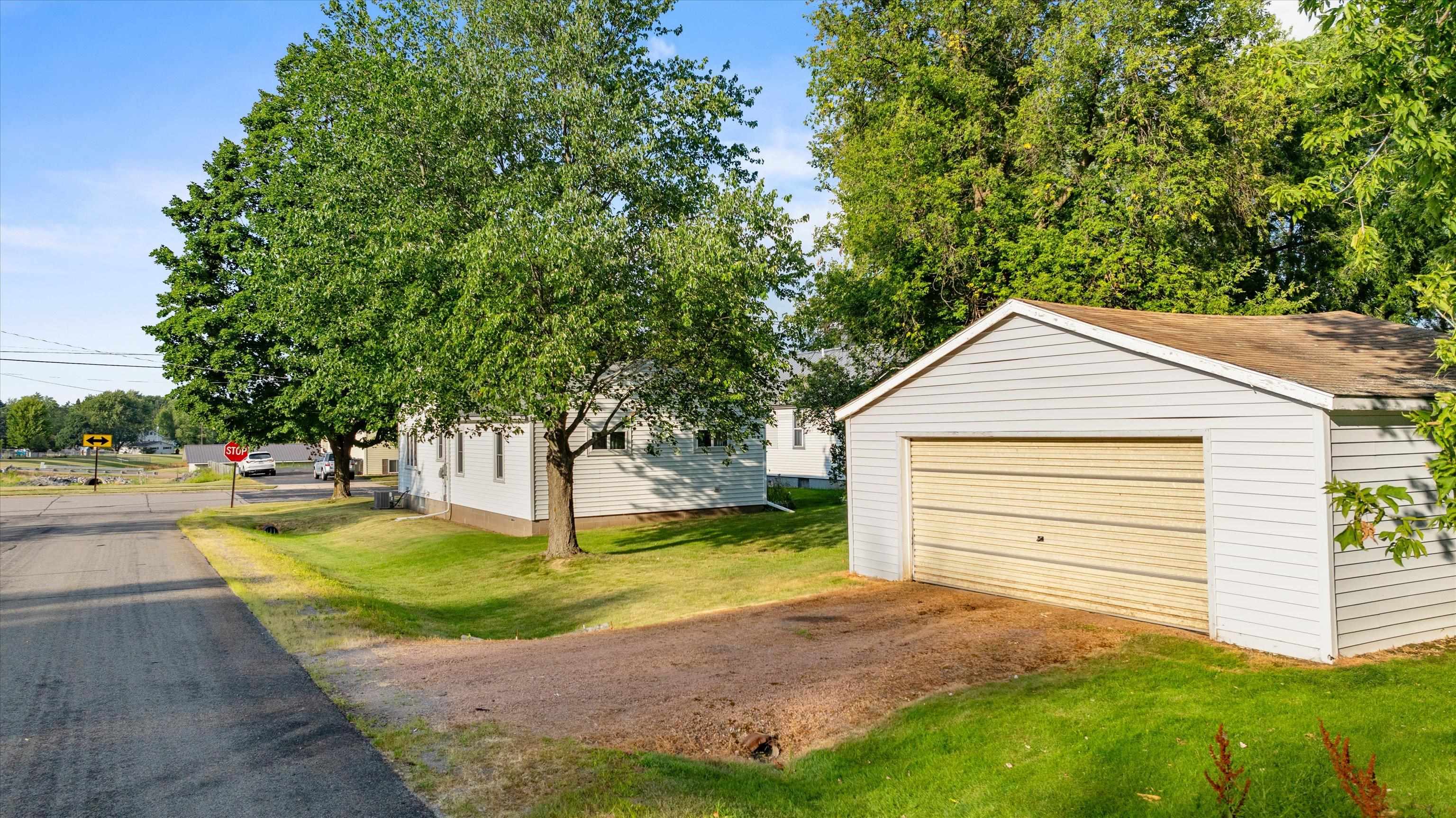 314 W DOEGE STREET, Marshfield, Wisconsin 54449, 4 Bedrooms Bedrooms, ,1 BathroomBathrooms,Residential,For Sale,314 W DOEGE STREET,22603607