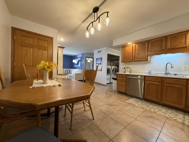 1511-1513 JONATHANS COURT, Plover, Wisconsin 54467, 3 Bedrooms Bedrooms, 6 Rooms Rooms,3.5 BathroomsBathrooms,Multi-family,For Sale,1511-1513 JONATHANS COURT,22603615