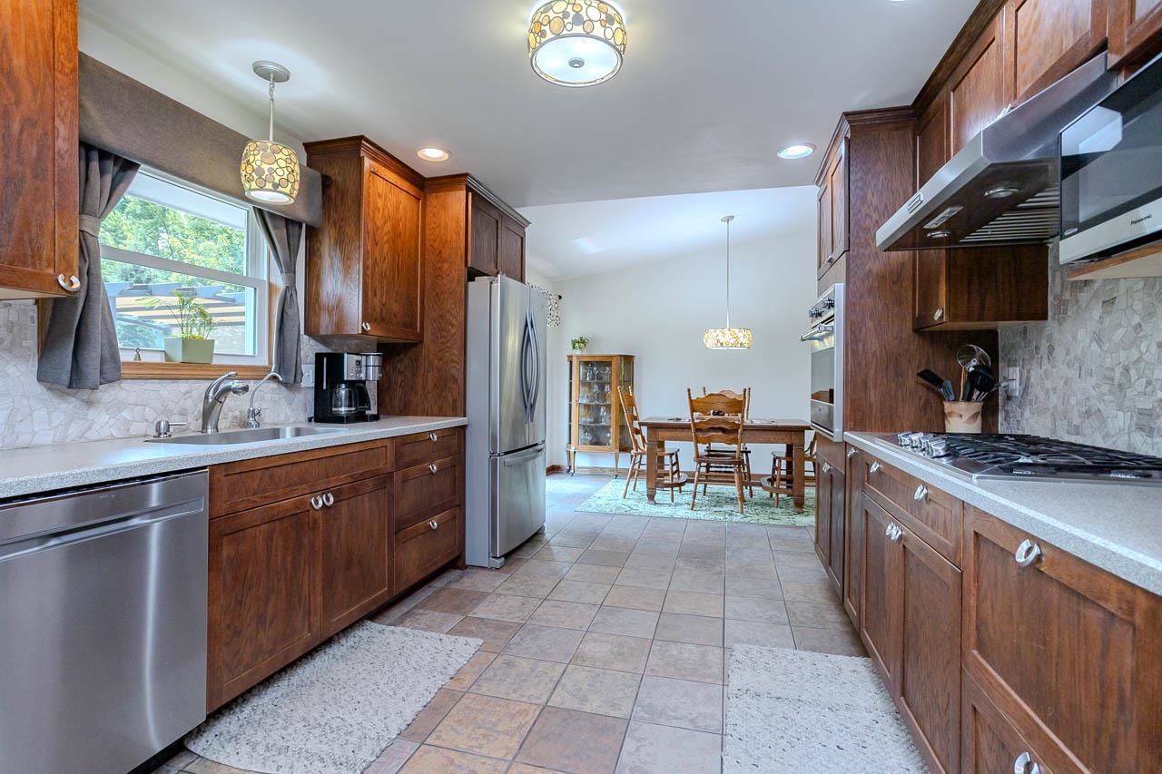 7611 CALLON AVENUE, Weston, Wisconsin 54476-9999, 3 Bedrooms Bedrooms, ,2 BathroomsBathrooms,Residential,For Sale,7611 CALLON AVENUE,22603617