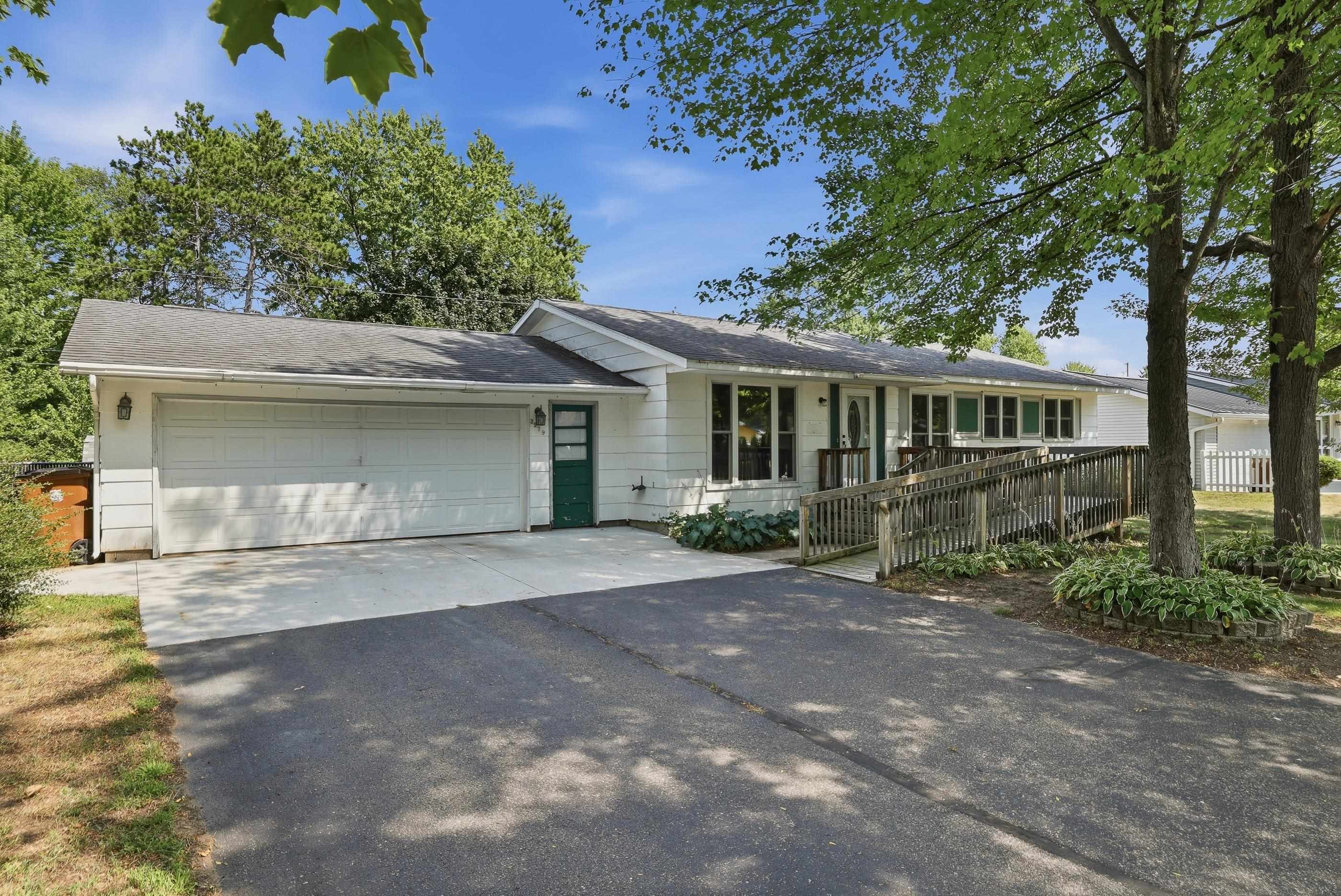 3279 LINDBERGH AVENUE, Stevens Point, Wisconsin 54481, 3 Bedrooms Bedrooms, ,2 BathroomsBathrooms,Residential,For Sale,3279 LINDBERGH AVENUE,22603637
