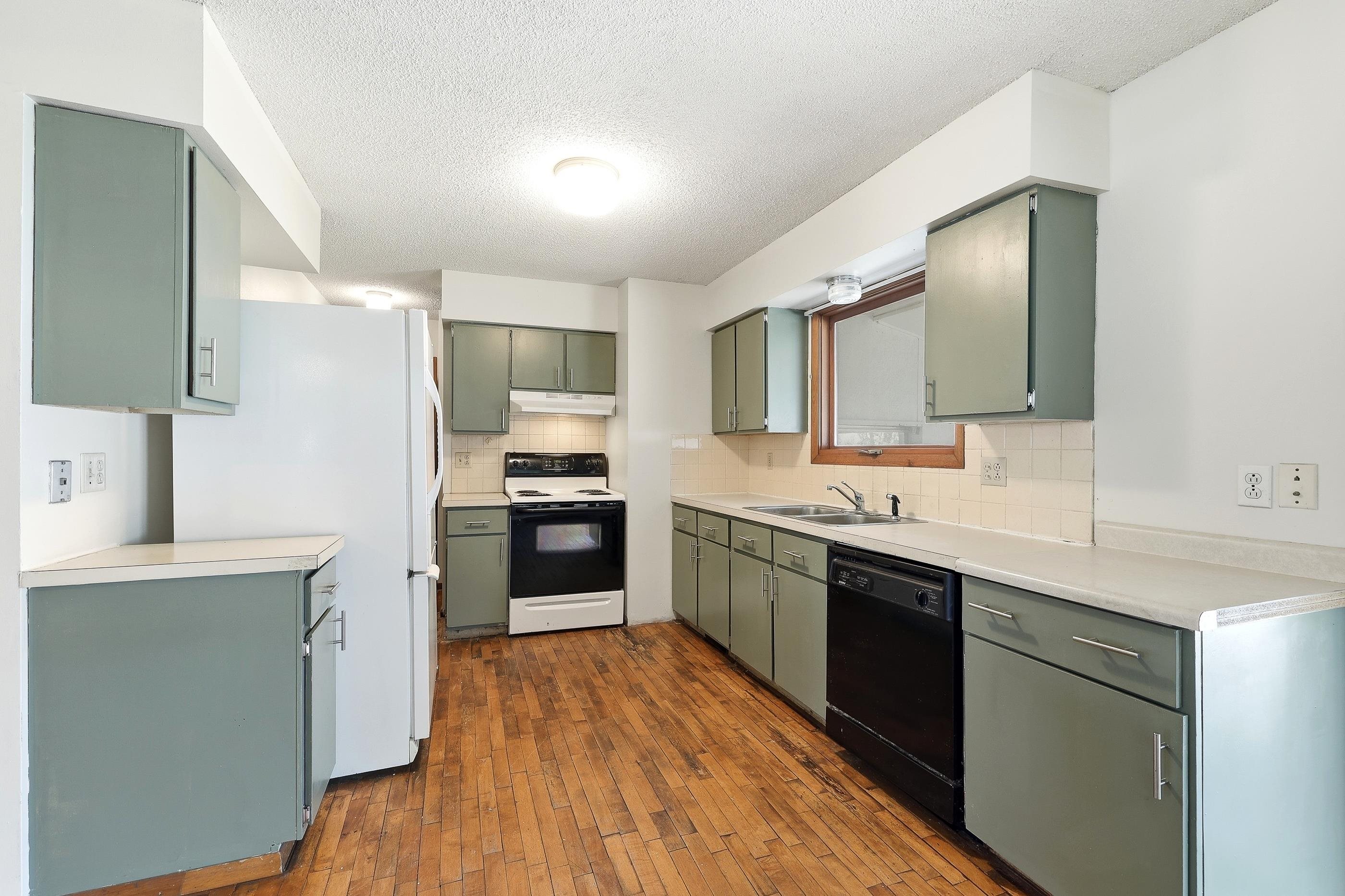 3279 LINDBERGH AVENUE, Stevens Point, Wisconsin 54481, 3 Bedrooms Bedrooms, ,2 BathroomsBathrooms,Residential,For Sale,3279 LINDBERGH AVENUE,22603637