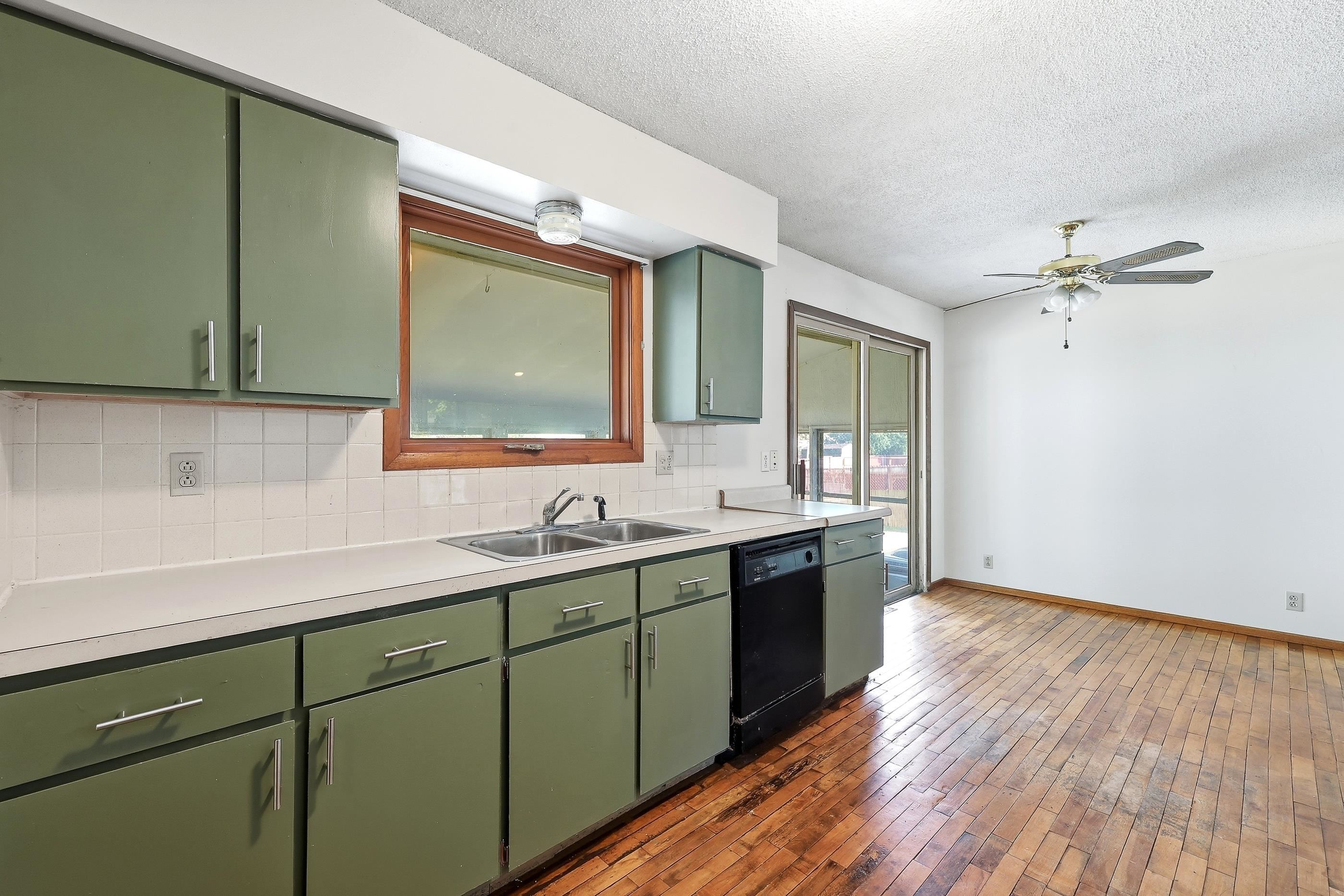 3279 LINDBERGH AVENUE, Stevens Point, Wisconsin 54481, 3 Bedrooms Bedrooms, ,2 BathroomsBathrooms,Residential,For Sale,3279 LINDBERGH AVENUE,22603637