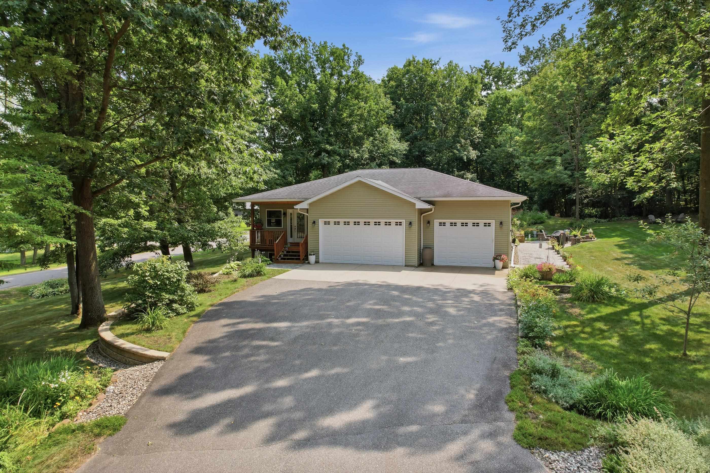 142239 MONTVALE COURT, Mosinee, Wisconsin 54455, 4 Bedrooms Bedrooms, ,3 BathroomsBathrooms,Residential,For Sale,142239 MONTVALE COURT,22603646