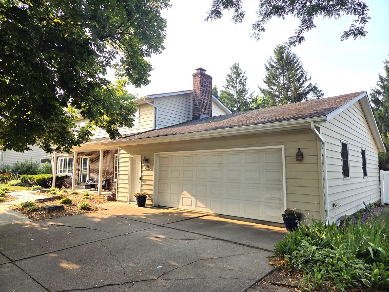 1020 W BLODGETT STREET, Marshfield, Wisconsin 54449, 4 Bedrooms Bedrooms, ,3 BathroomsBathrooms,Residential,For Sale,1020 W BLODGETT STREET,22603656