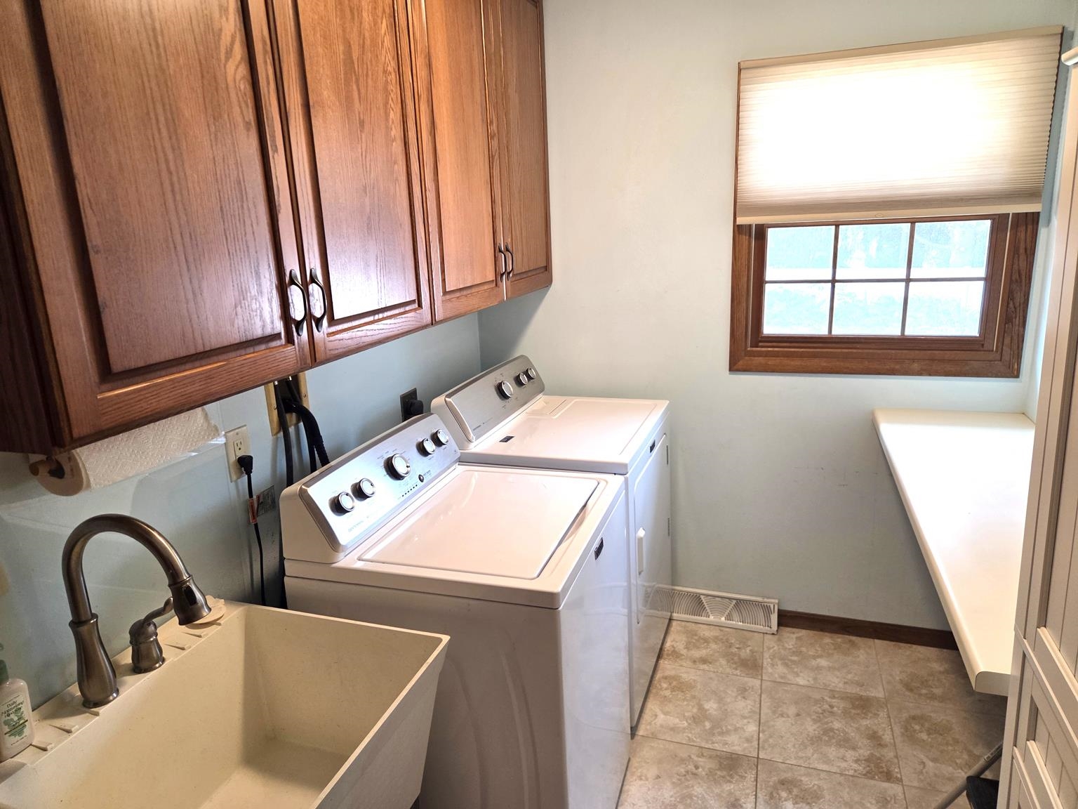 1020 W BLODGETT STREET, Marshfield, Wisconsin 54449, 4 Bedrooms Bedrooms, ,3 BathroomsBathrooms,Residential,For Sale,1020 W BLODGETT STREET,22603656