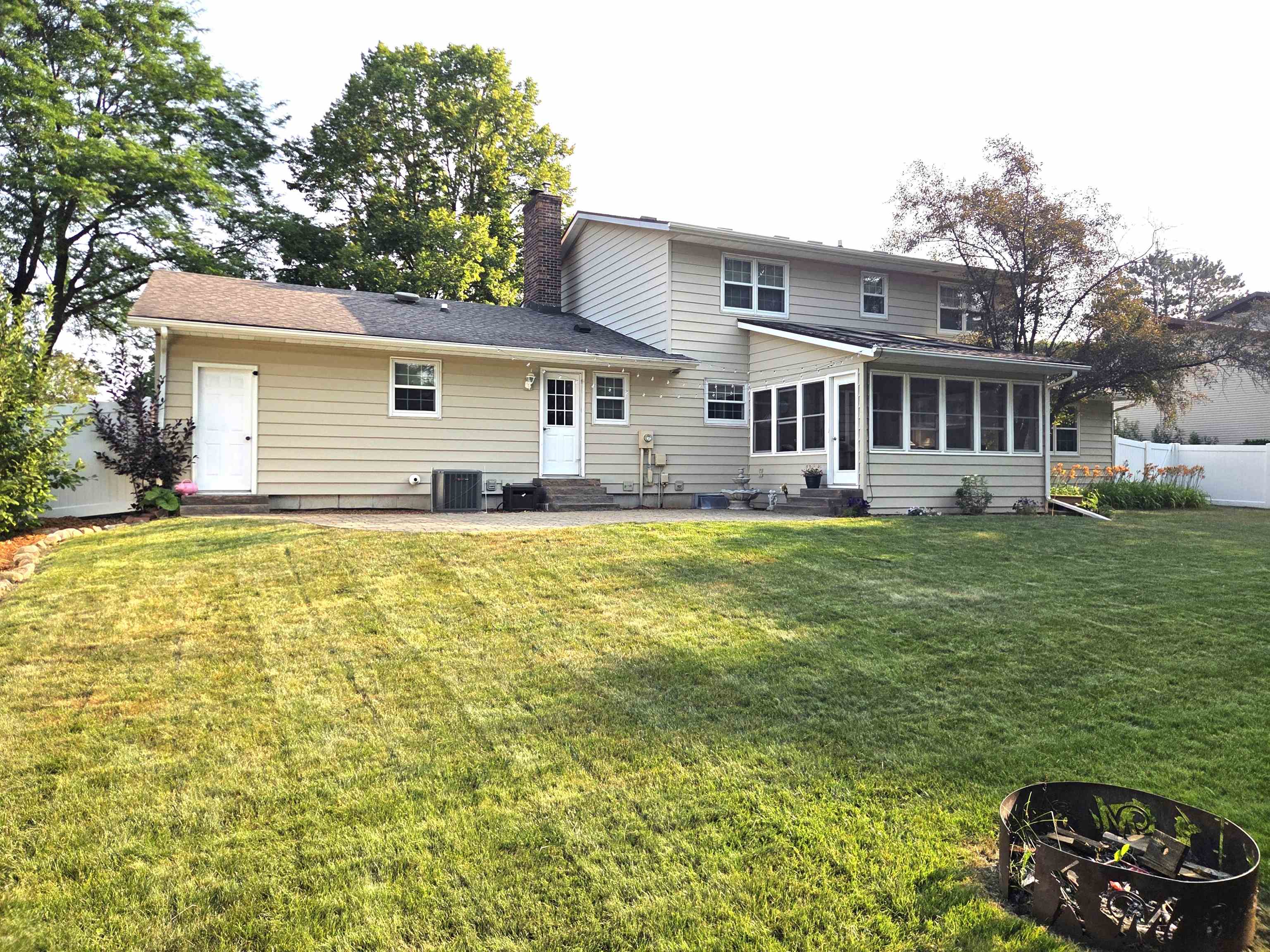 1020 W BLODGETT STREET, Marshfield, Wisconsin 54449, 4 Bedrooms Bedrooms, ,3 BathroomsBathrooms,Residential,For Sale,1020 W BLODGETT STREET,22603656