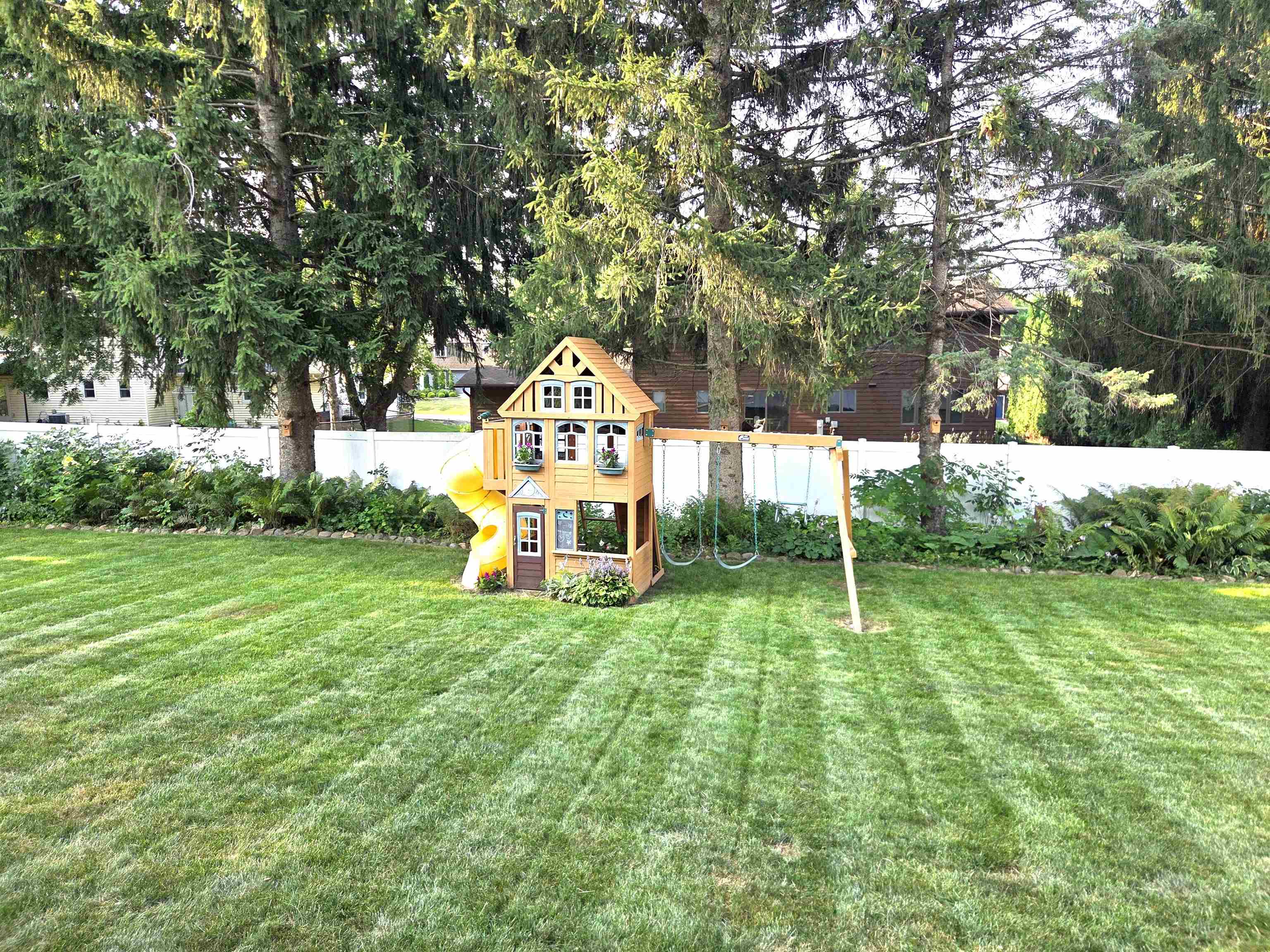 1020 W BLODGETT STREET, Marshfield, Wisconsin 54449, 4 Bedrooms Bedrooms, ,3 BathroomsBathrooms,Residential,For Sale,1020 W BLODGETT STREET,22603656
