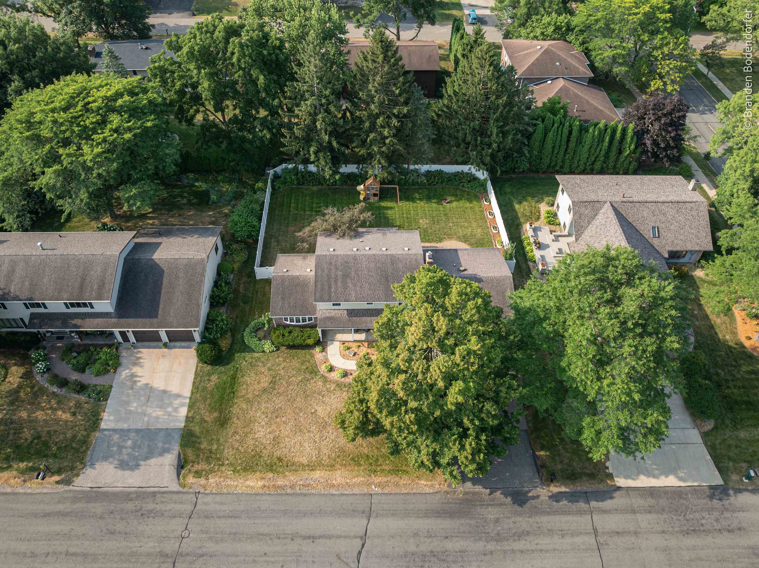 1020 W BLODGETT STREET, Marshfield, Wisconsin 54449, 4 Bedrooms Bedrooms, ,3 BathroomsBathrooms,Residential,For Sale,1020 W BLODGETT STREET,22603656