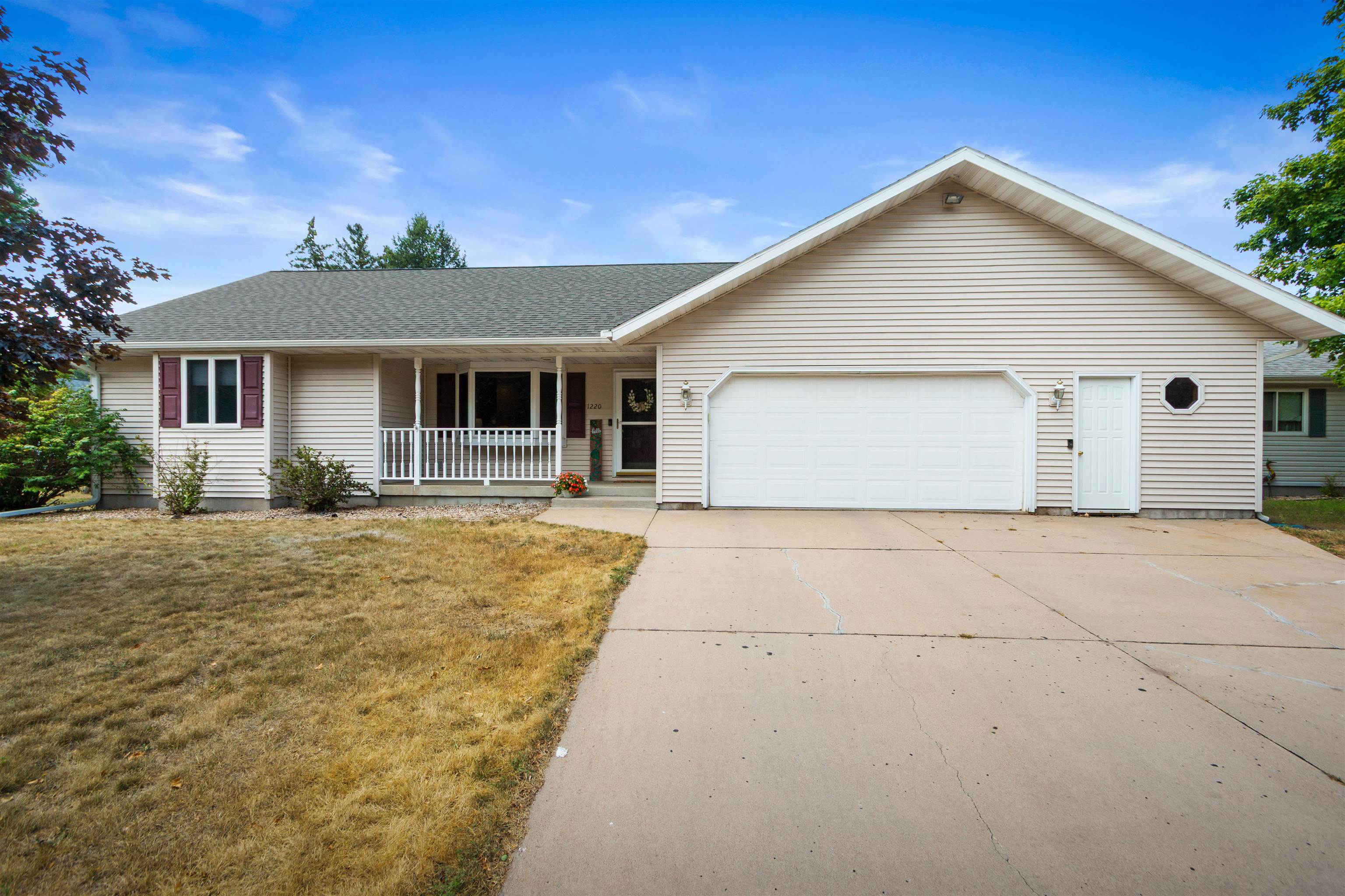 1220 20TH PLACE, Wisconsin Rapids, Wisconsin 54494, 3 Bedrooms Bedrooms, ,3 BathroomsBathrooms,Residential,For Sale,1220 20TH PLACE,22603657