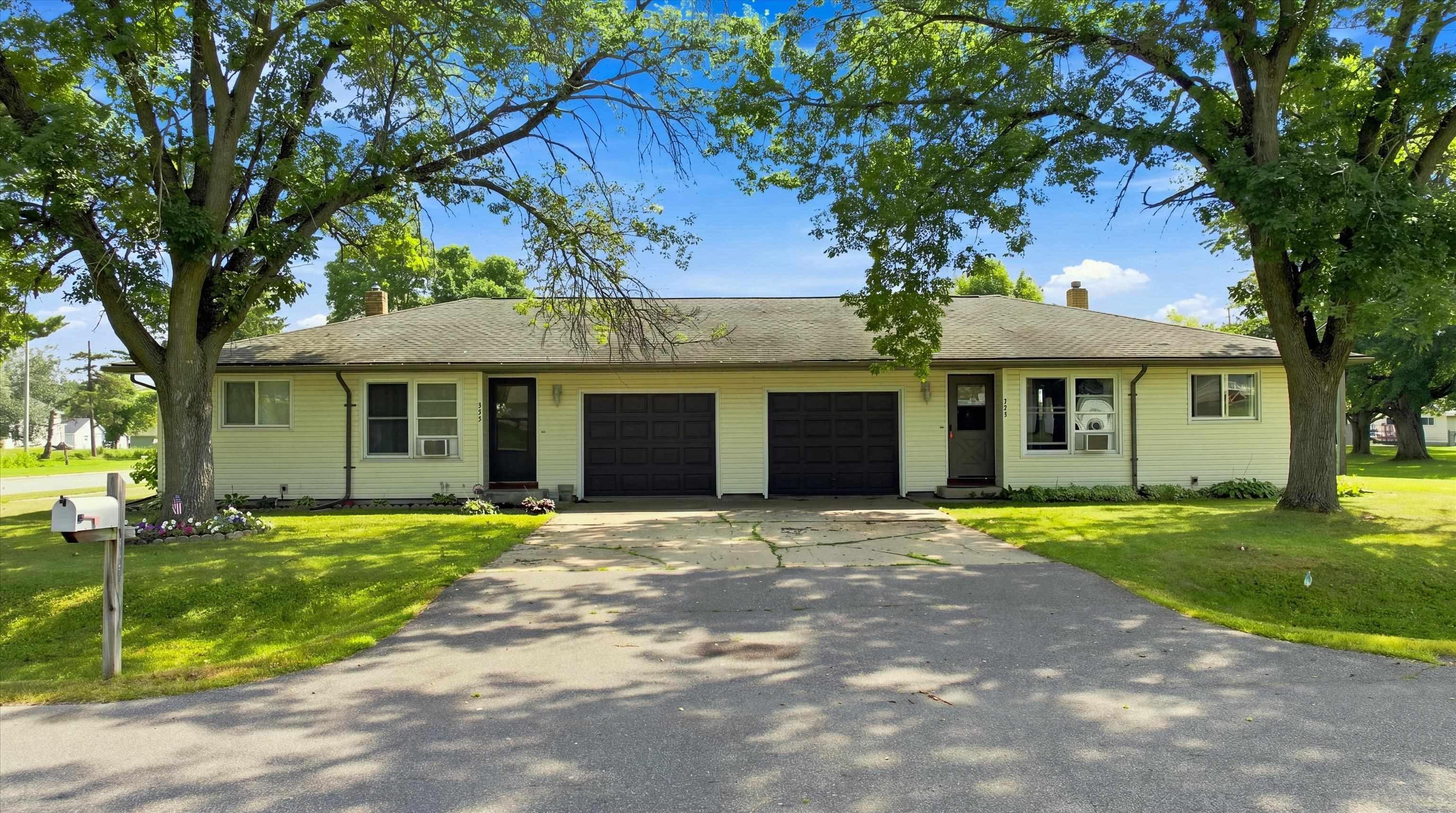 725 - 727 N PLUM AVENUE, Marshfield, Wisconsin 54449, 2 Bedrooms Bedrooms, 5 Rooms Rooms,1 BathroomBathrooms,Multi-family,For Sale,725 - 727 N PLUM AVENUE,22603667