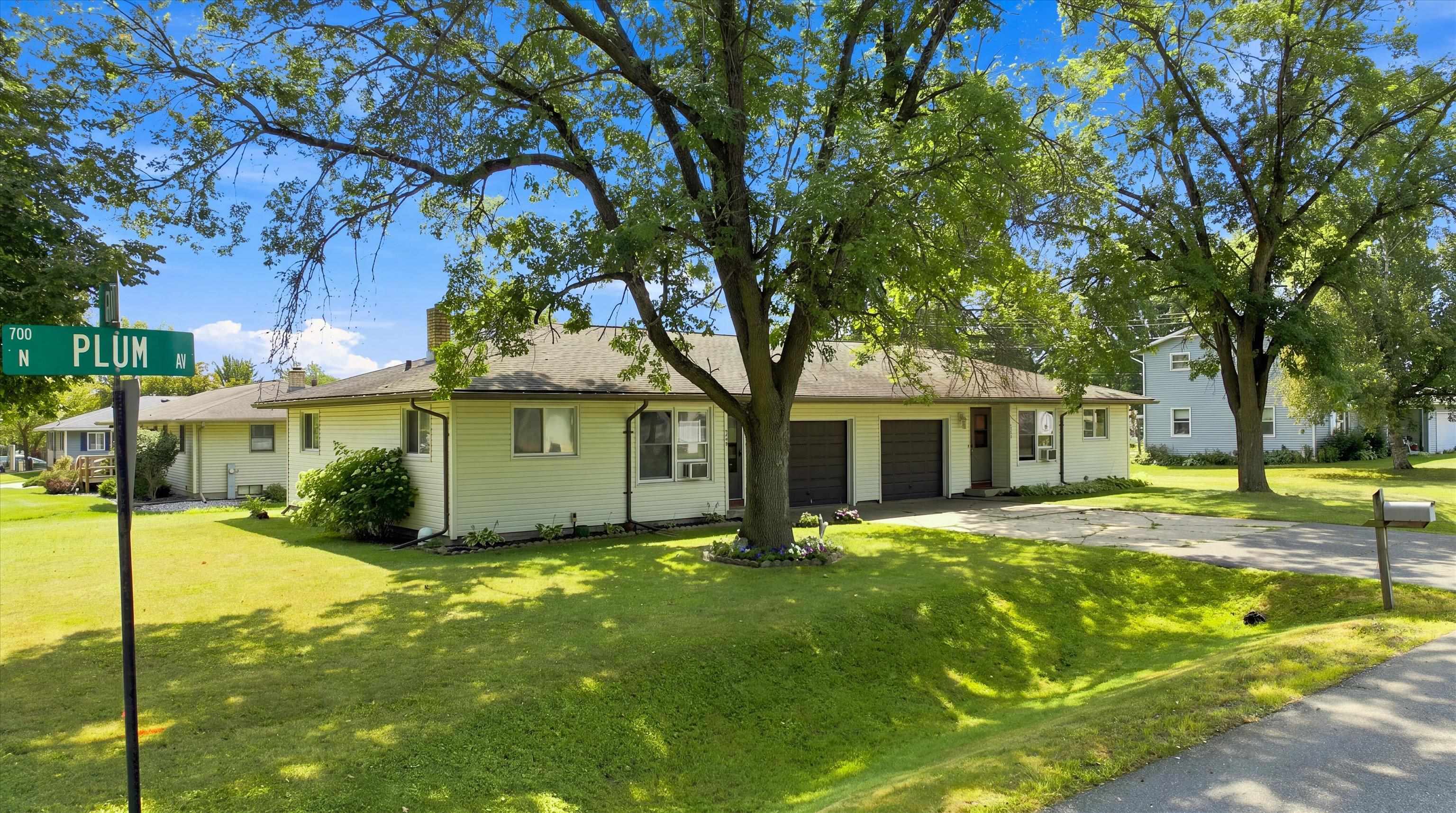 725 - 727 N PLUM AVENUE, Marshfield, Wisconsin 54449, 2 Bedrooms Bedrooms, 5 Rooms Rooms,1 BathroomBathrooms,Multi-family,For Sale,725 - 727 N PLUM AVENUE,22603667