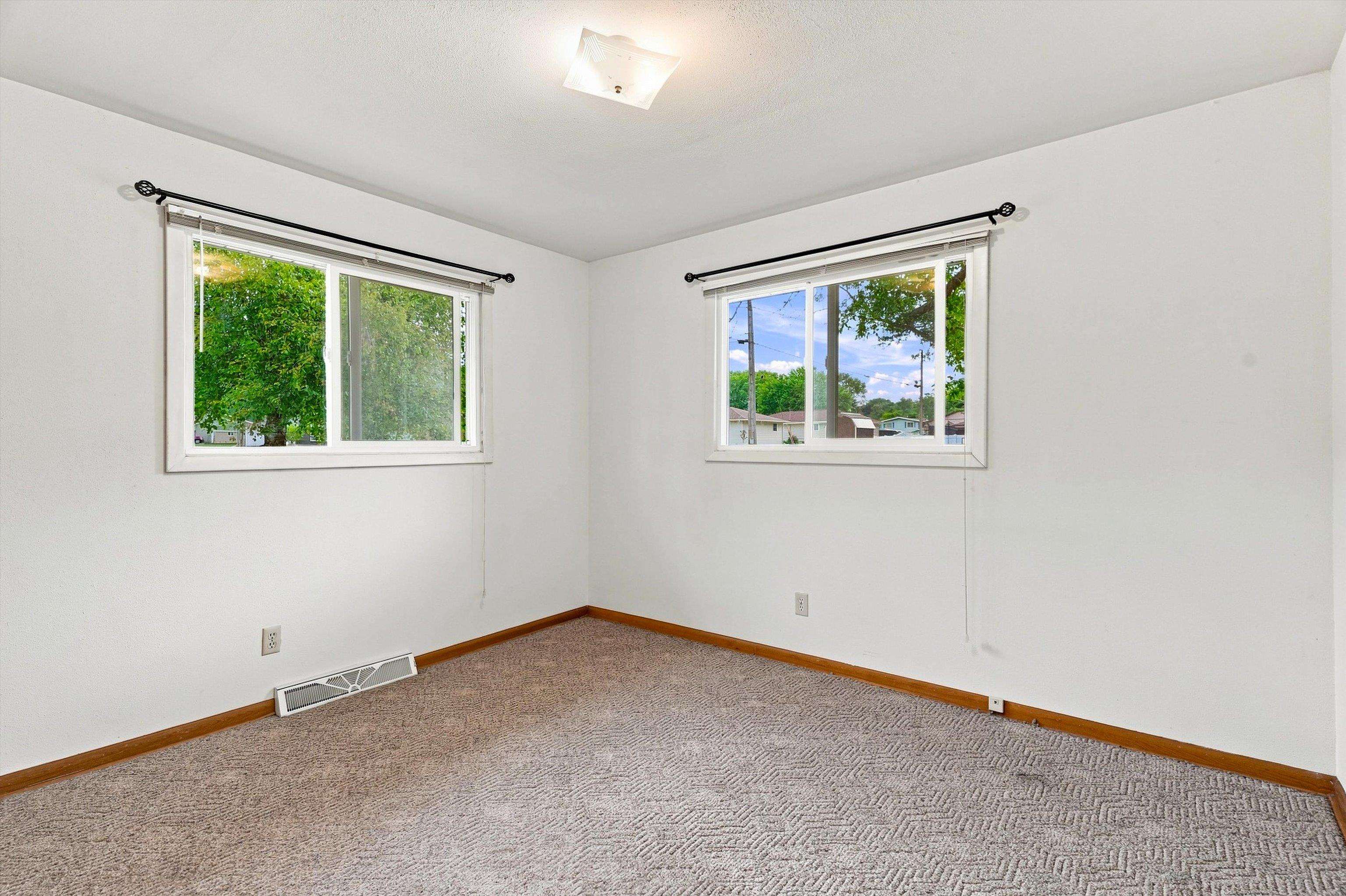 725 - 727 N PLUM AVENUE, Marshfield, Wisconsin 54449, 2 Bedrooms Bedrooms, 5 Rooms Rooms,1 BathroomBathrooms,Multi-family,For Sale,725 - 727 N PLUM AVENUE,22603667