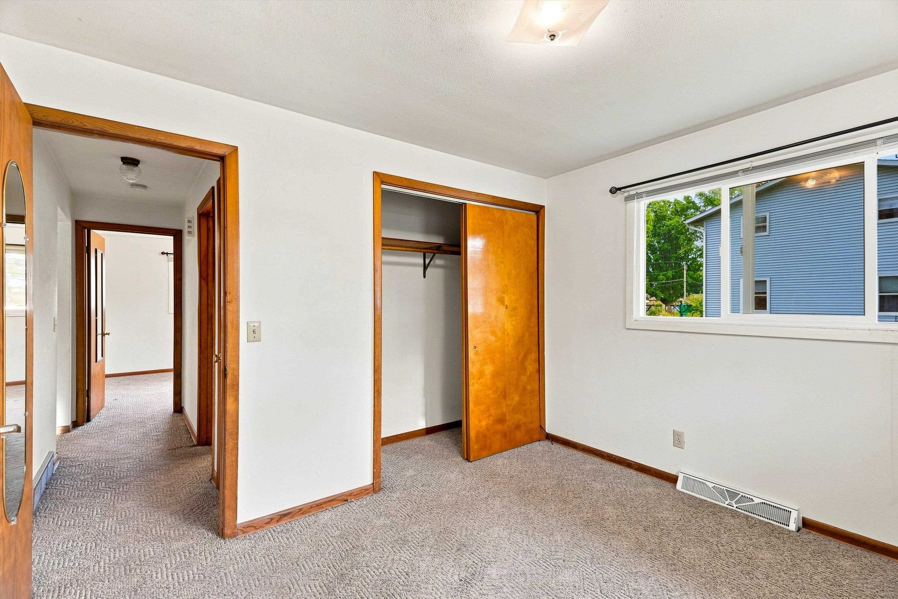 725 - 727 N PLUM AVENUE, Marshfield, Wisconsin 54449, 2 Bedrooms Bedrooms, 5 Rooms Rooms,1 BathroomBathrooms,Multi-family,For Sale,725 - 727 N PLUM AVENUE,22603667