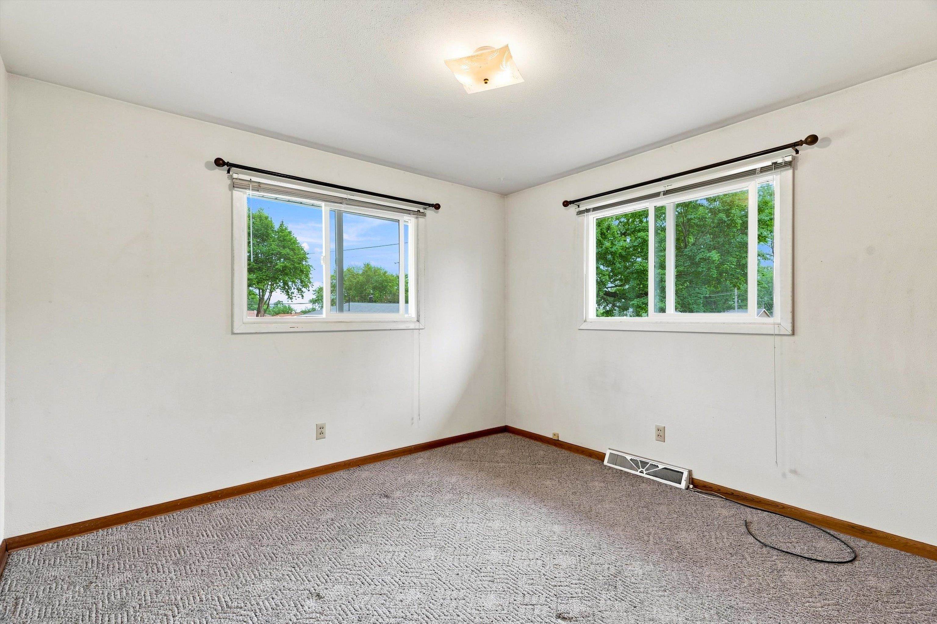 725 - 727 N PLUM AVENUE, Marshfield, Wisconsin 54449, 2 Bedrooms Bedrooms, 5 Rooms Rooms,1 BathroomBathrooms,Multi-family,For Sale,725 - 727 N PLUM AVENUE,22603667